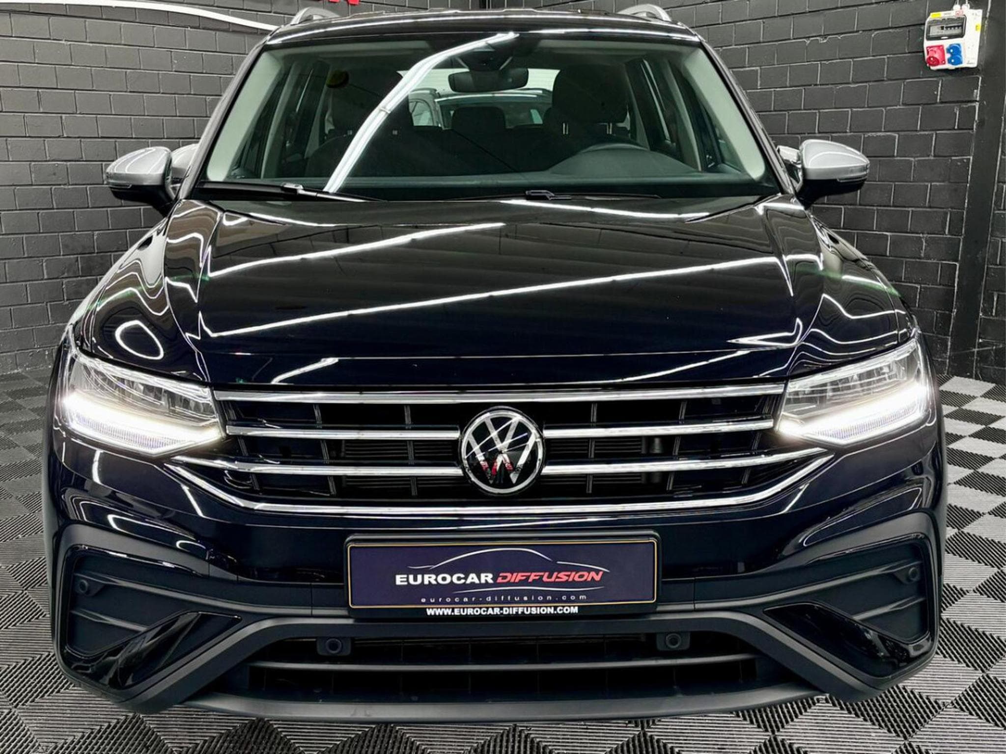 VW Tiguan Life 1.5 TSI 150 CV DSG7 *7 PLACES *ATTELAGE* *HAYON* (2025) - Photo 2