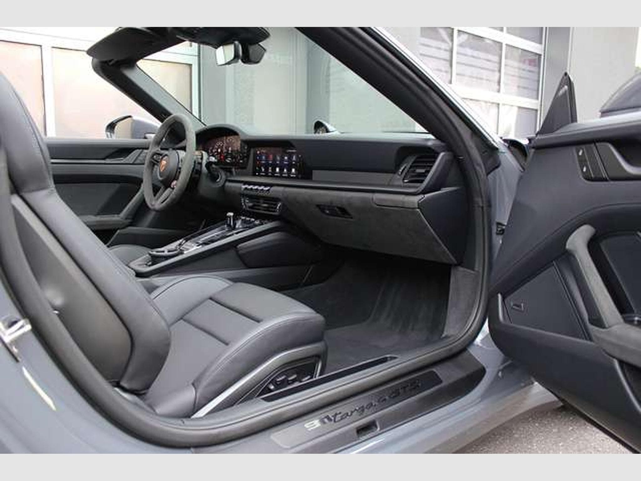 Porsche 911 992.2 Targa 4 GTS*BOSE,HD-Matrix,Sitzlüftung,18W (2026) - Photo 6
