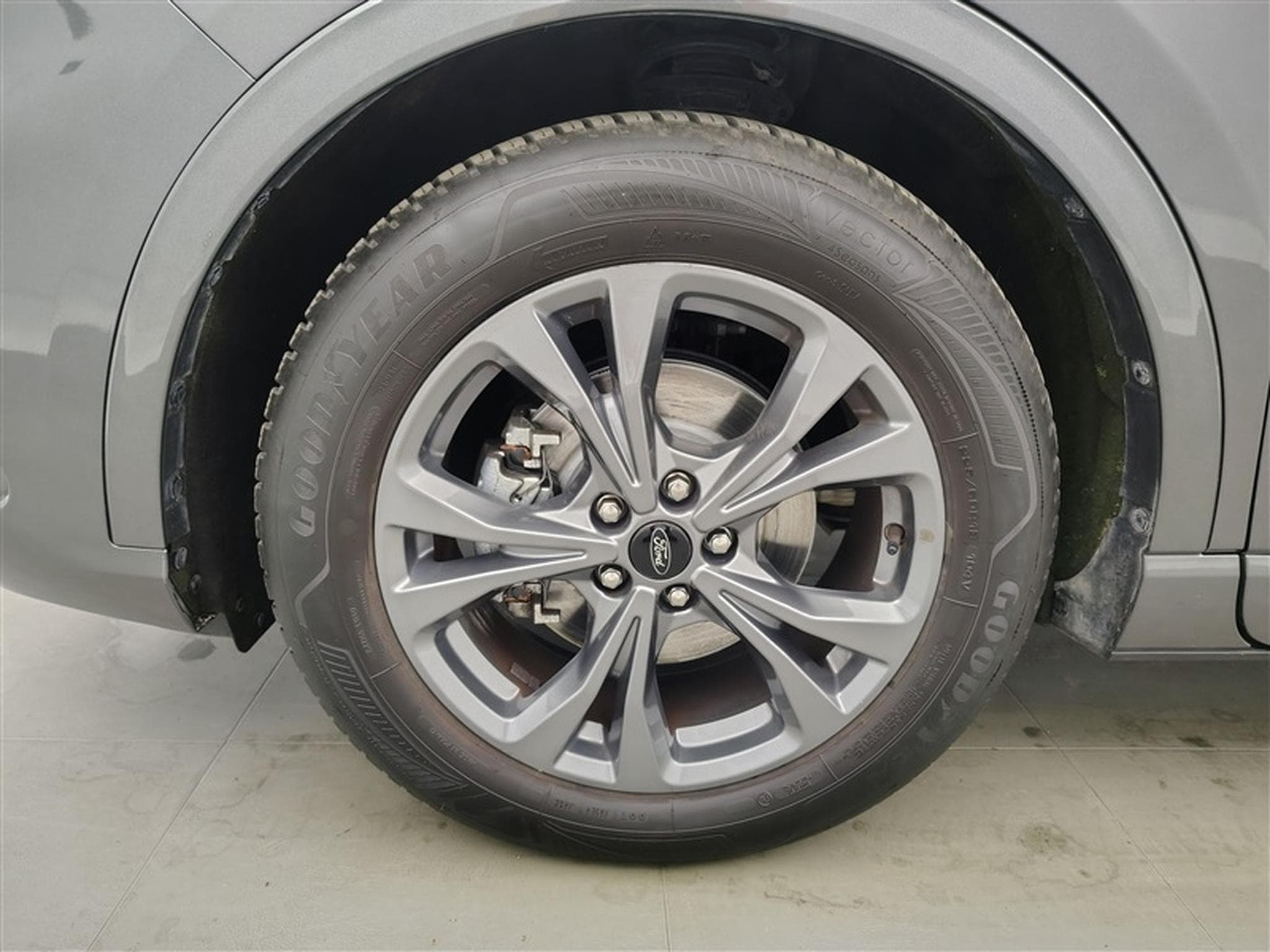 Ford Kuga 2.0 TDCi 120cv PowerShift ST-Line NAVI / FULL LED / CAMERA (2024) - Photo 6