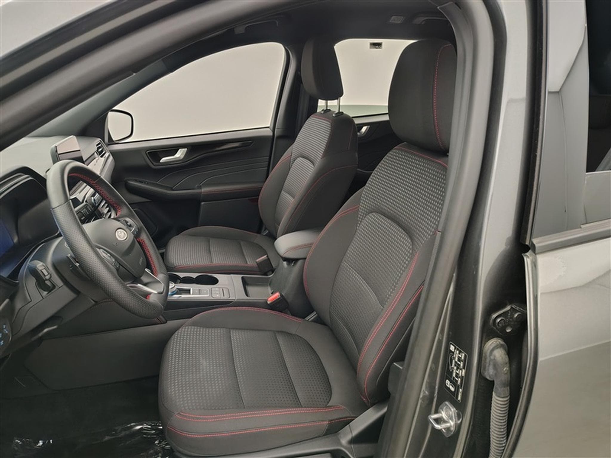 Ford Kuga 2.0 TDCi 120cv PowerShift ST-Line NAVI / FULL LED / CAMERA (2024) - Photo 7