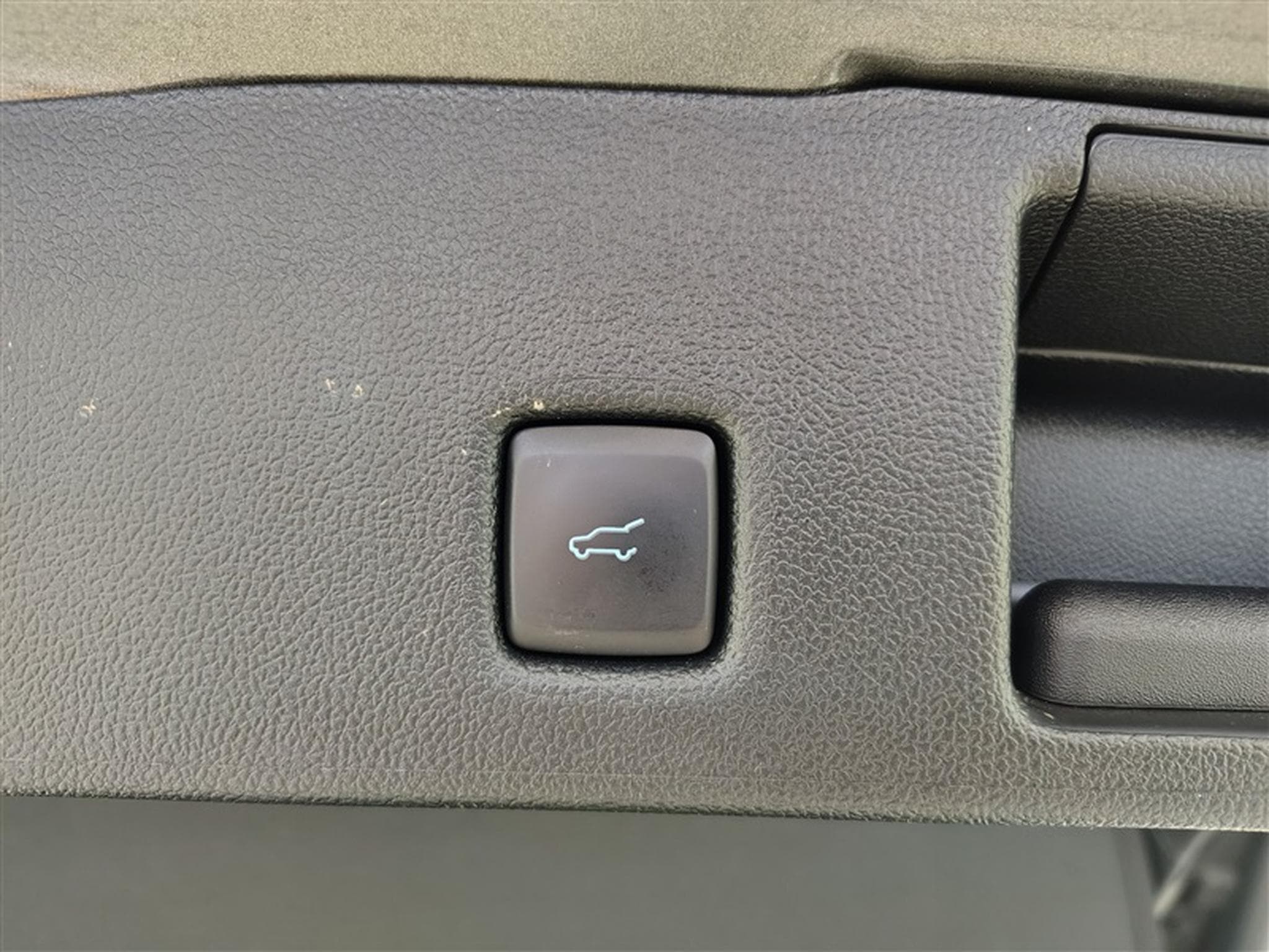 Ford Kuga 2.0 TDCi 120cv PowerShift ST-Line NAVI / FULL LED / CAMERA (2024) - Photo 18