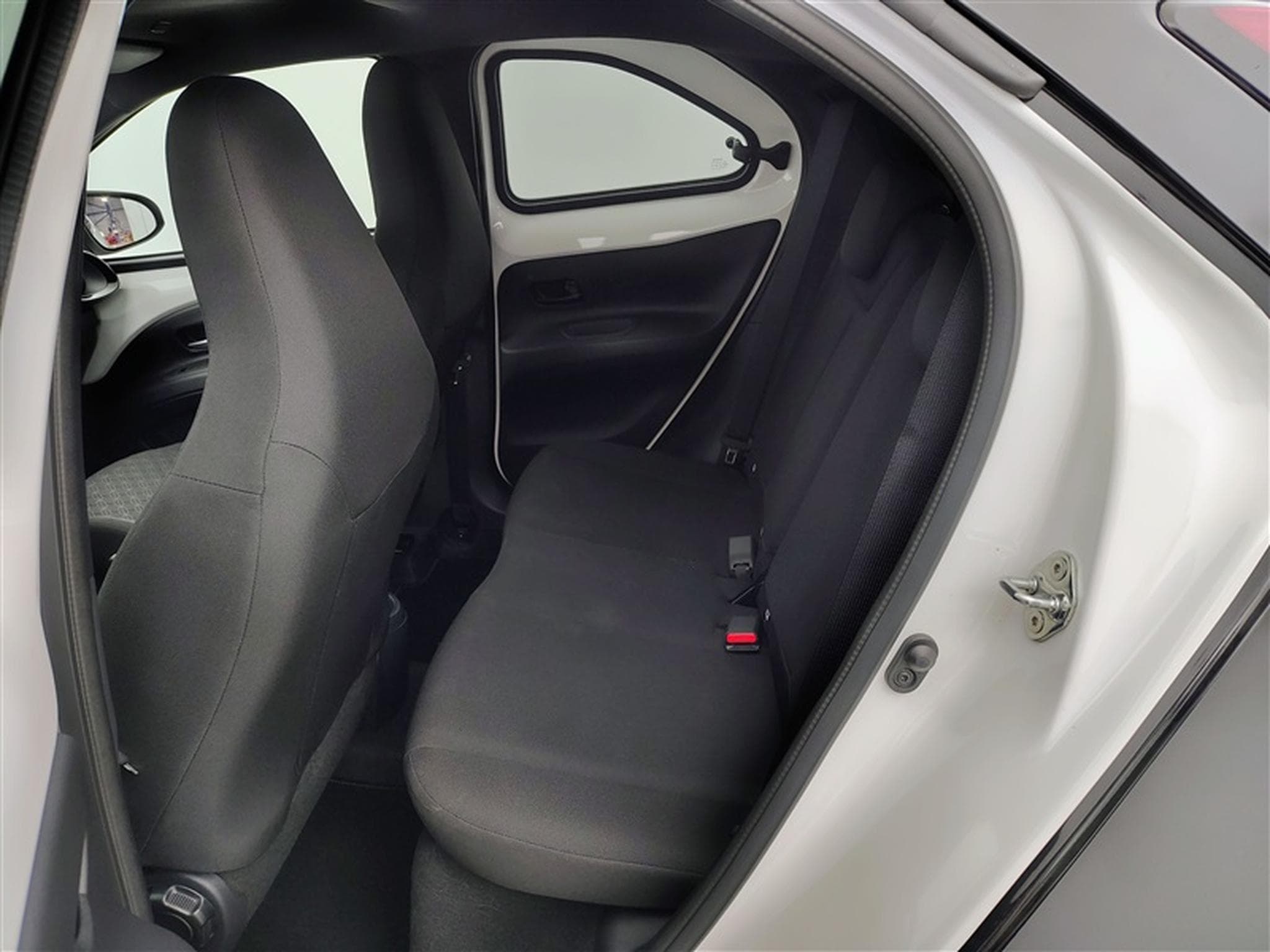 Toyota Aygo 1.0i VVT-i X pulse (2025) - Photo 13