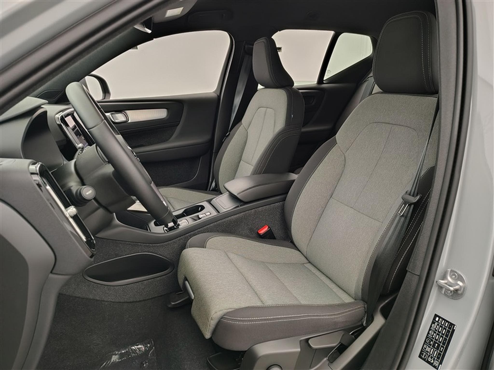 Volvo XC40 1.5 T2 Core Geartronic NAVI/FULL LED/JA17/PDC (2024) - Photo 7
