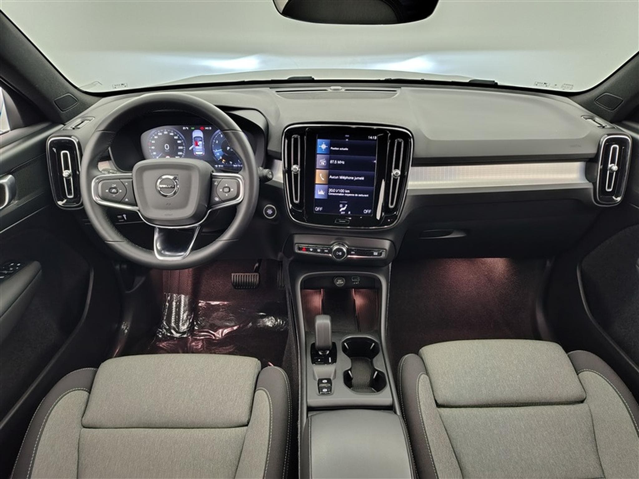 Volvo XC40 1.5 T2 Core Geartronic NAVI/FULL LED/JA17/PDC (2024) - Photo 8