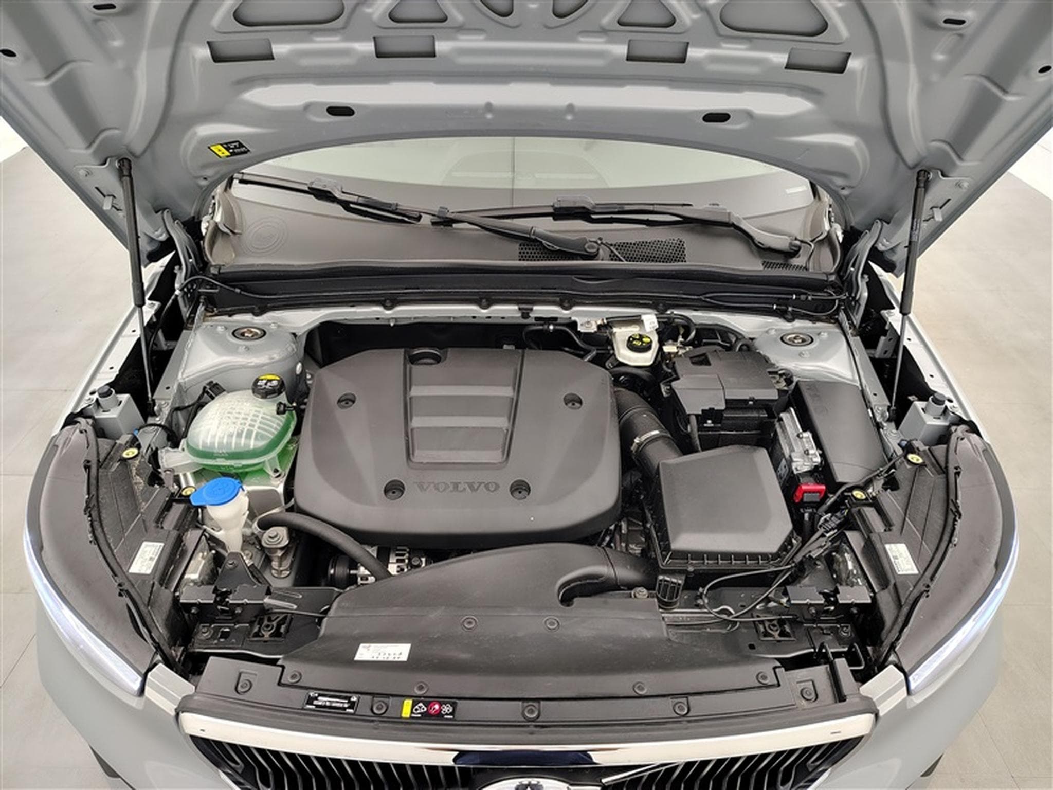 Volvo XC40 1.5 T2 Core Geartronic NAVI/FULL LED/JA17/PDC (2024) - Photo 21