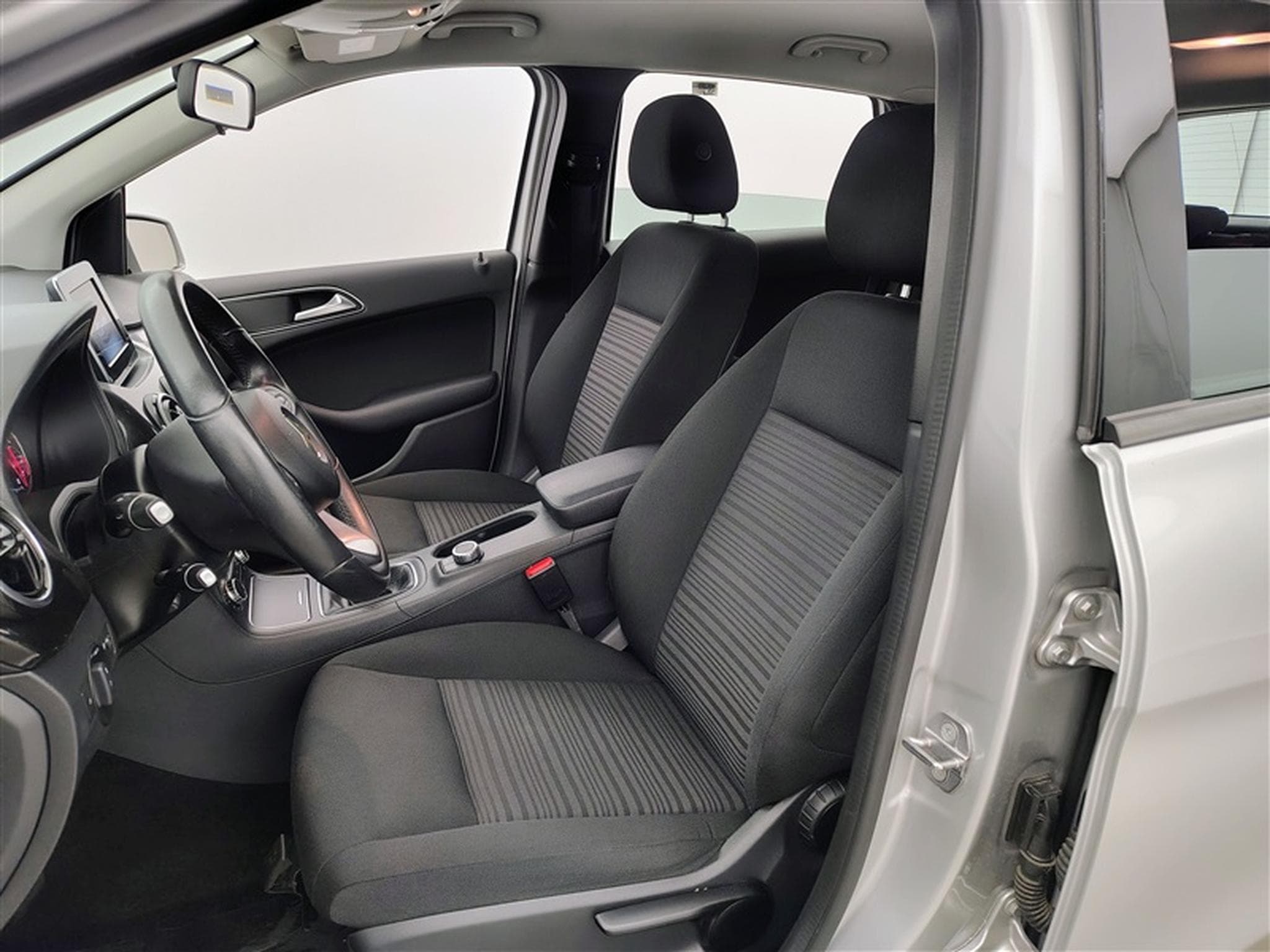 Mercedes B 180 B 180 d NAVI / FULL LED / CUIR (2018) - Photo 7
