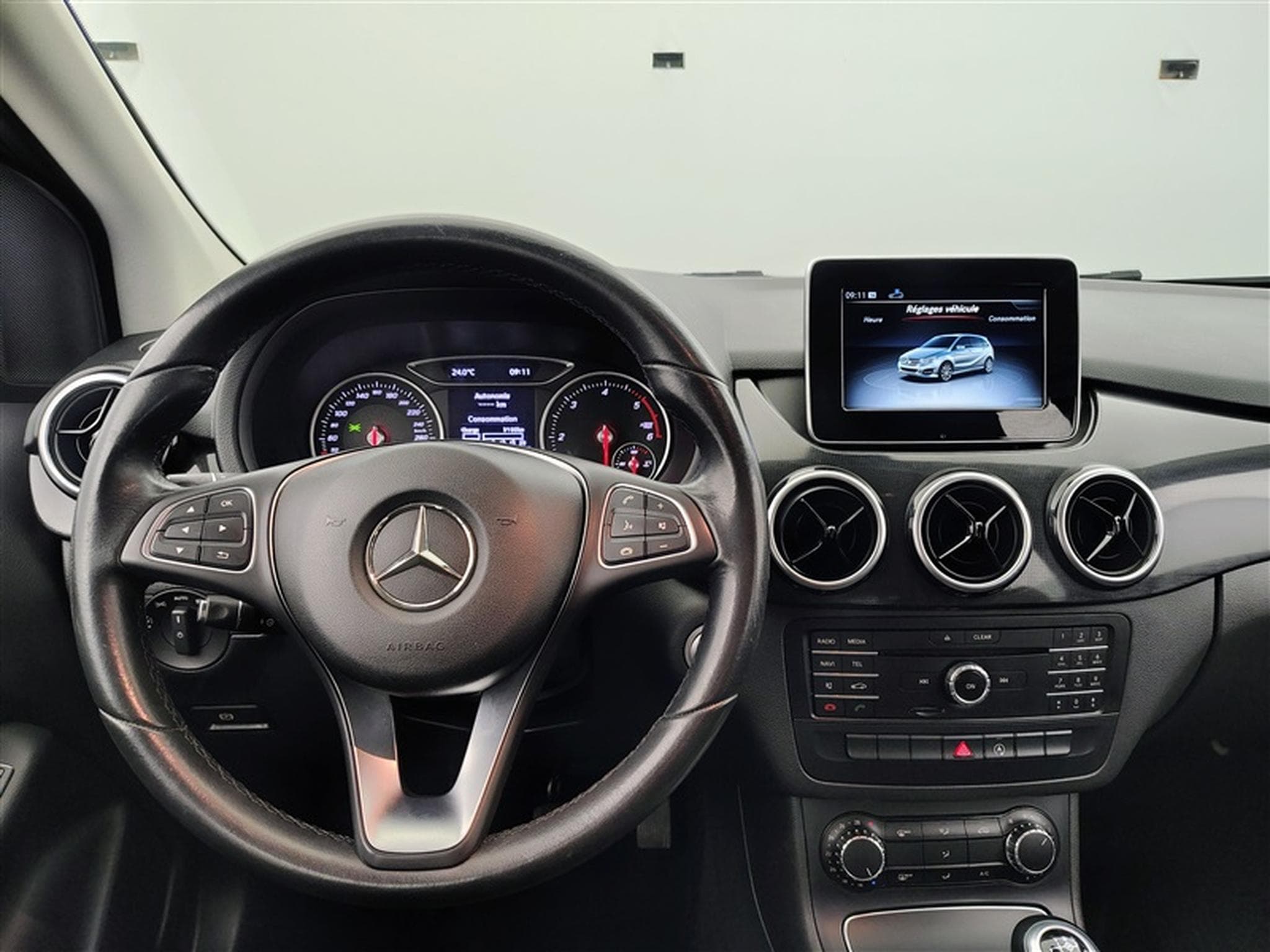 Mercedes B 180 B 180 d NAVI / FULL LED / CUIR (2018) - Photo 9