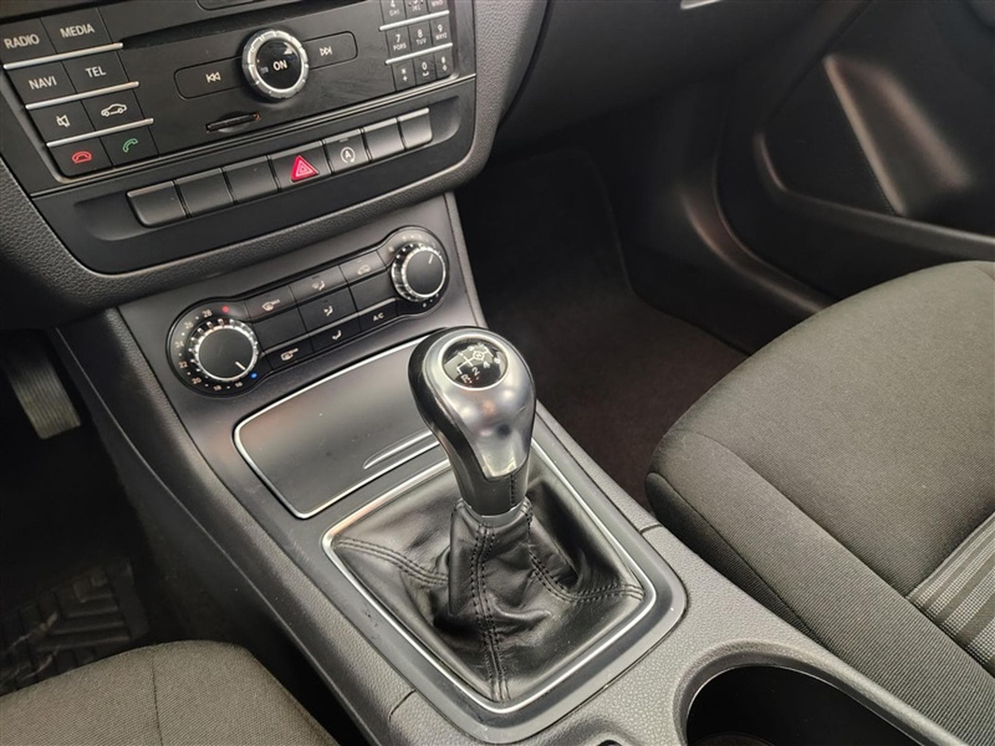 Mercedes B 180 B 180 d NAVI / FULL LED / CUIR (2018) - Photo 12