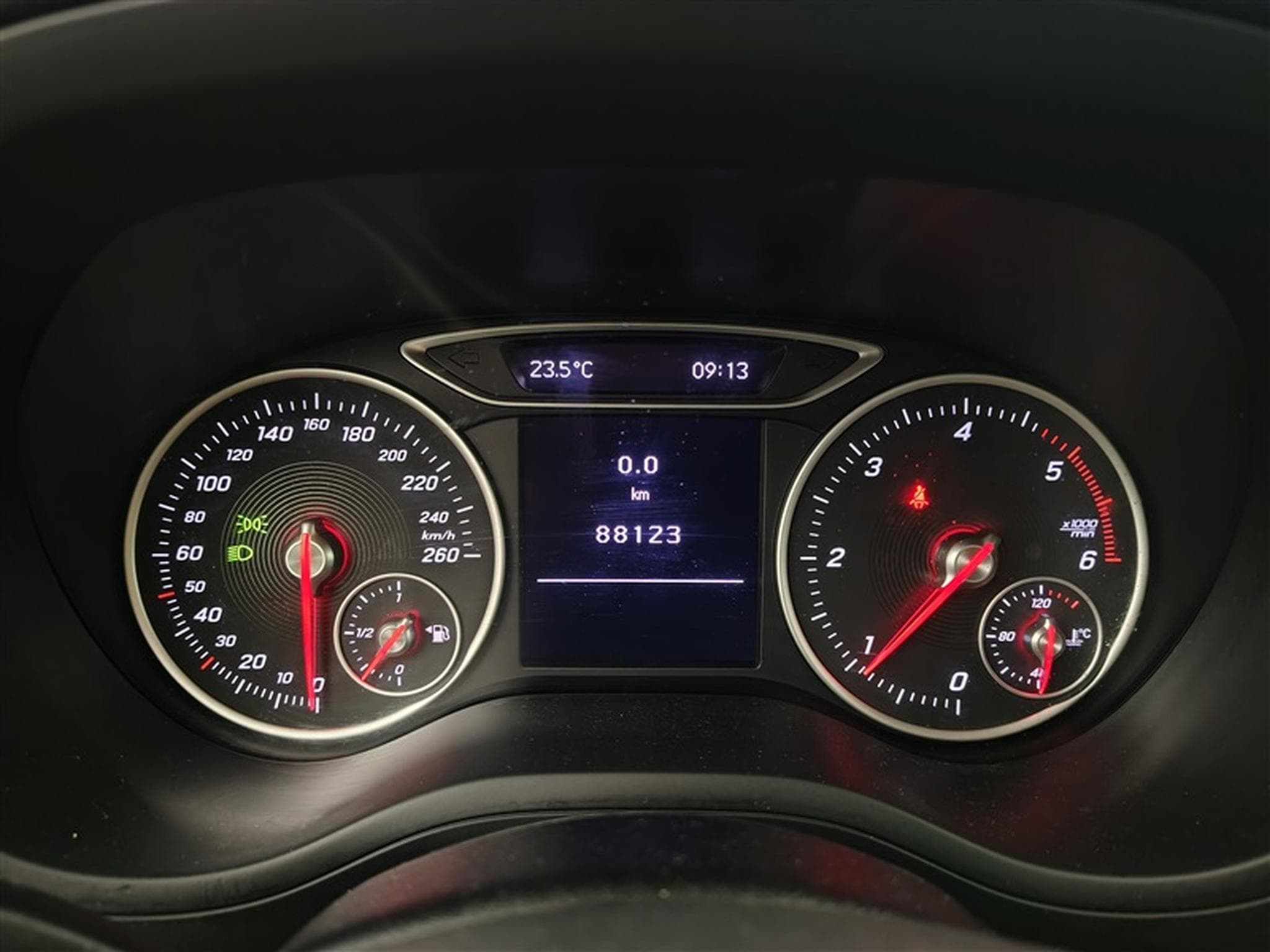 Mercedes B 180 B 180 d NAVI / FULL LED / CUIR (2018) - Photo 10