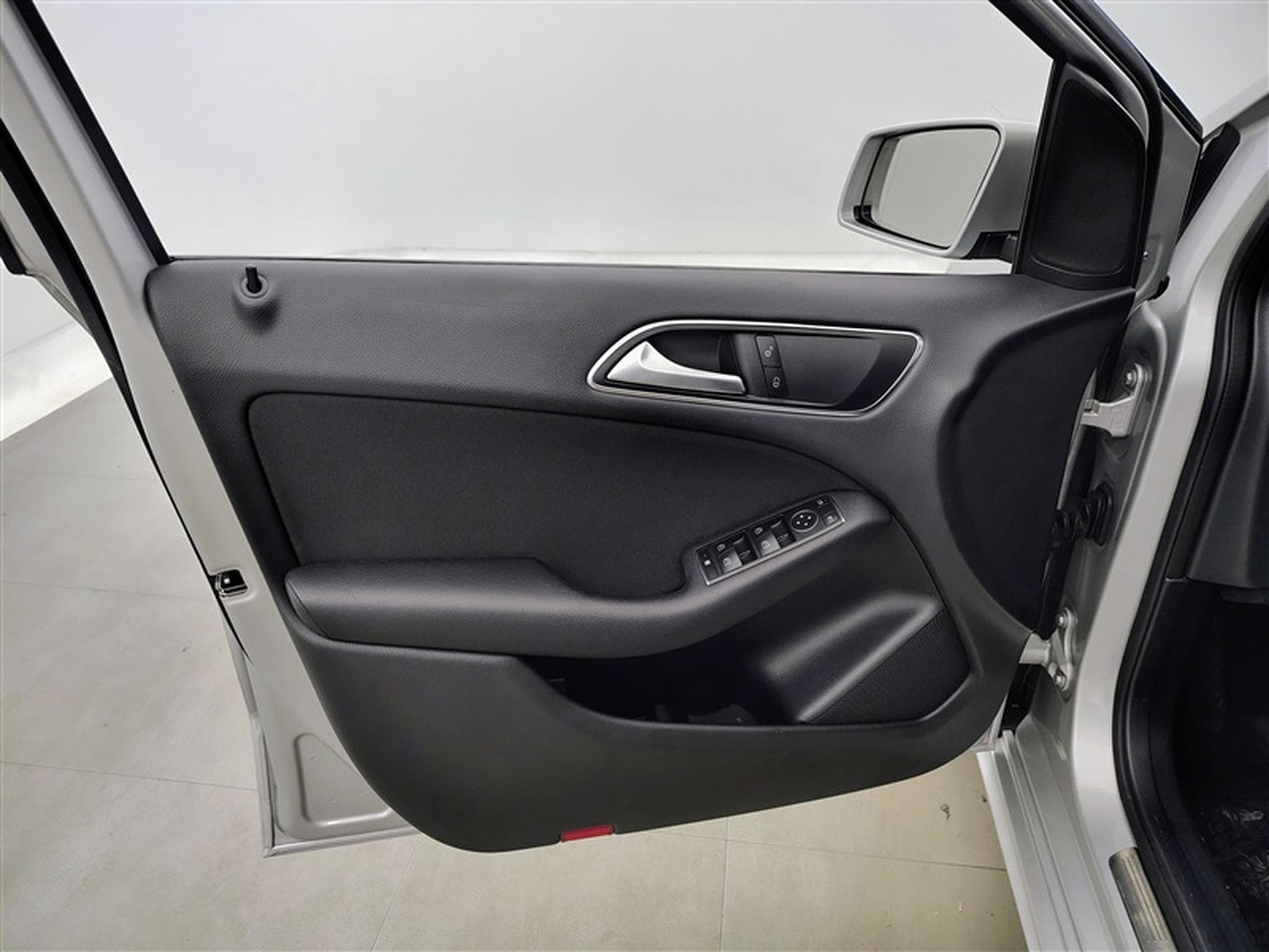 Mercedes B 180 B 180 d NAVI / FULL LED / CUIR (2018) - Photo 17