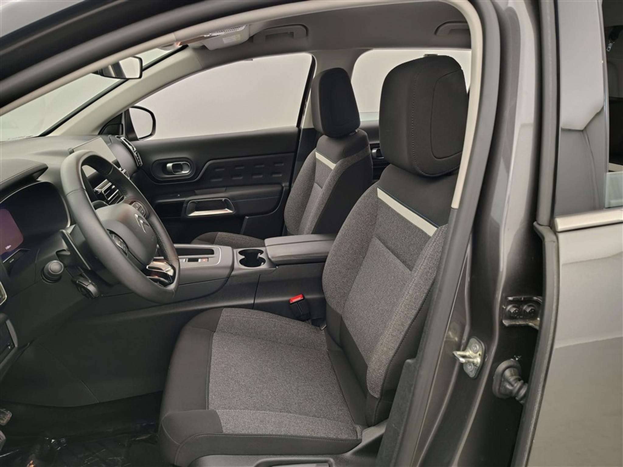 Citroën C5 Aircross 1.2 PureTech EAT/8 Live NAVI / CARPLAY / FULL LED (2023) - Foto 7