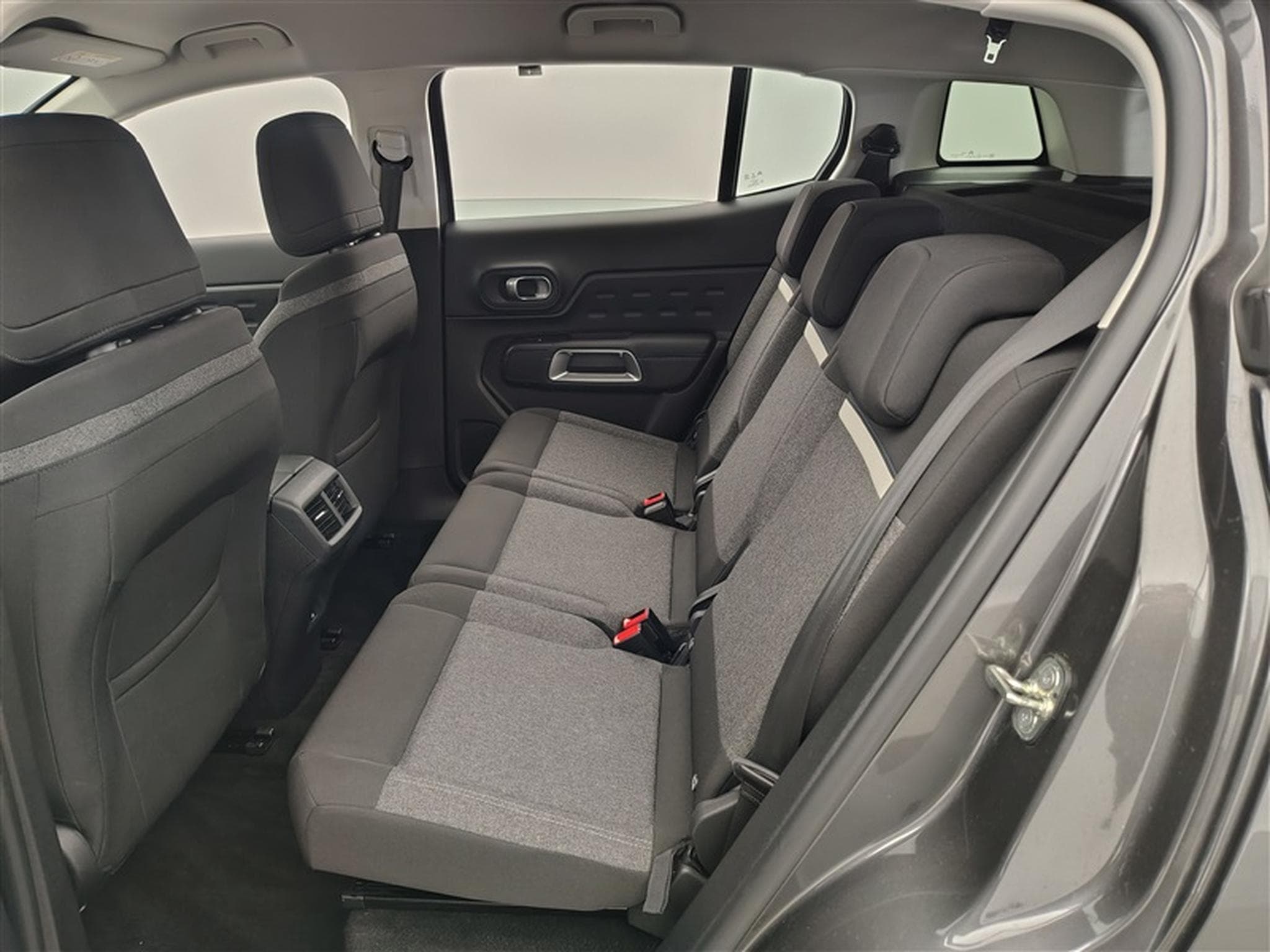 Citroën C5 Aircross 1.2 PureTech EAT/8 Live NAVI / CARPLAY / FULL LED (2023) - Foto 13