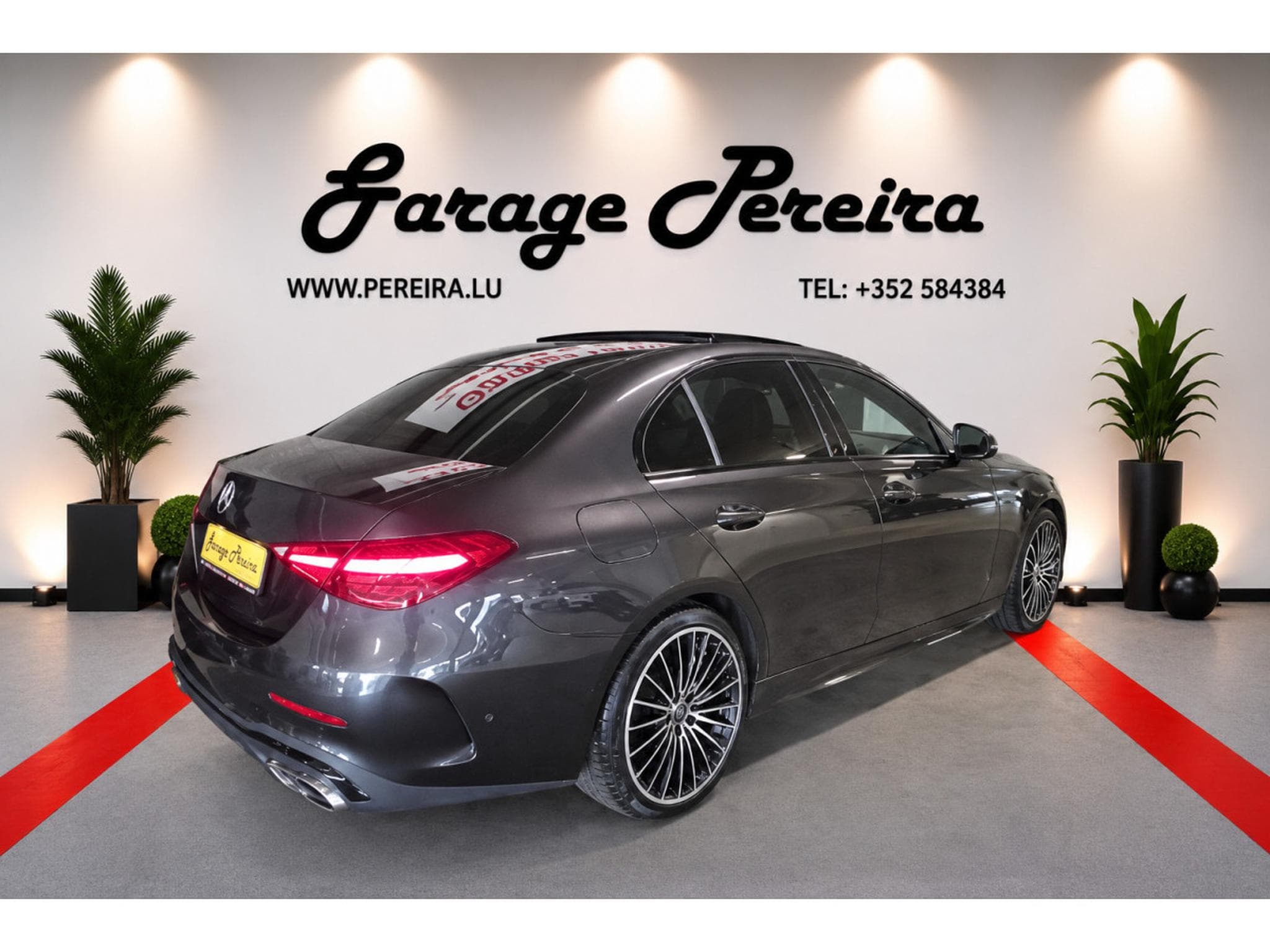 Mercedes C 180 AMG LINE PANO CUIR NAVI 1 HAND comme neuve (2025) - Photo 2