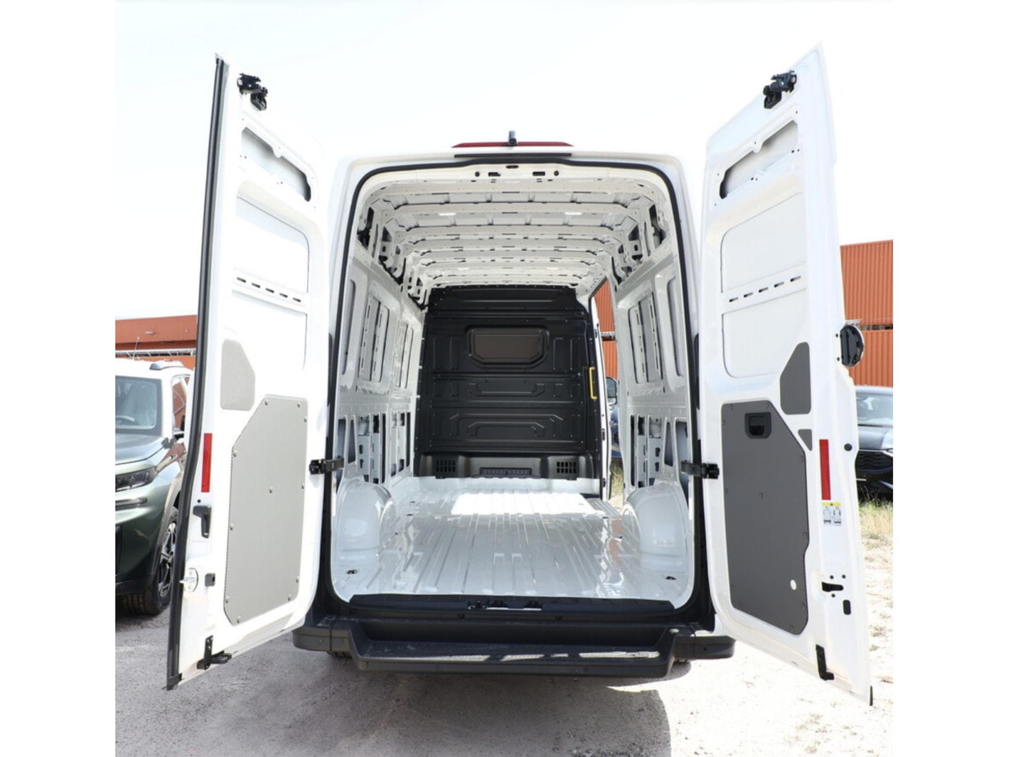 VW Crafter Crafter 35 L4H3 2.0 TDi (2026) - Photo 10