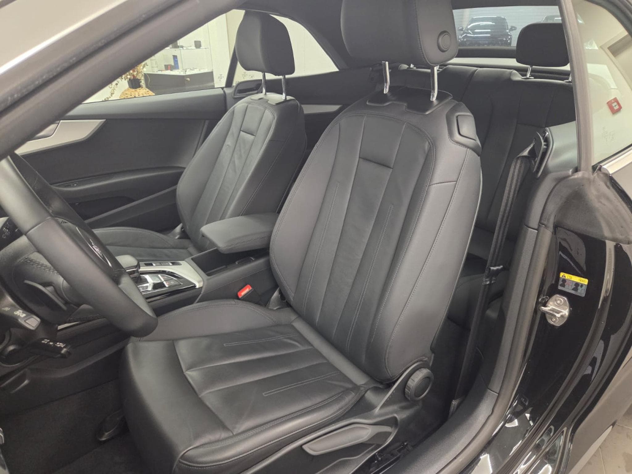Audi A5 Cabriolet S line TDI 204 CH / 150 KW S tronic (2024) - Photo 2