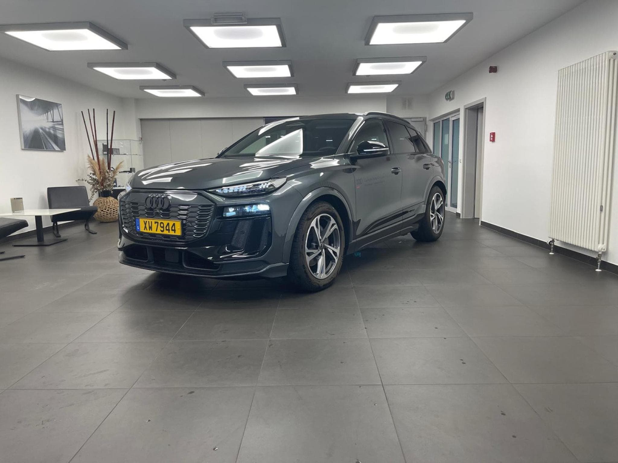 Audi Q6 e-tron S line 252 CH / 185 kW (2025) - Photo 1