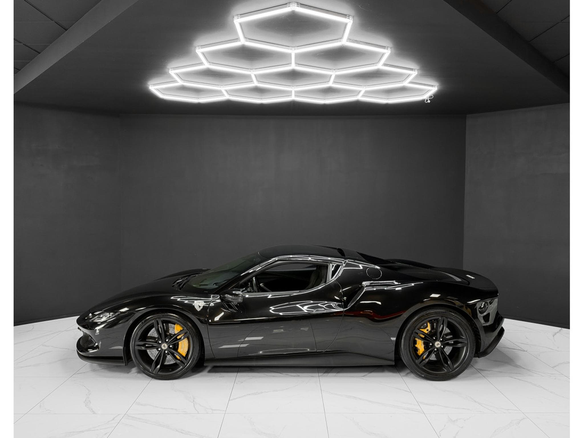 Ferrari 296 GTB 1.Hd / CARBON / LIFT / 360° (2022) - Foto 2