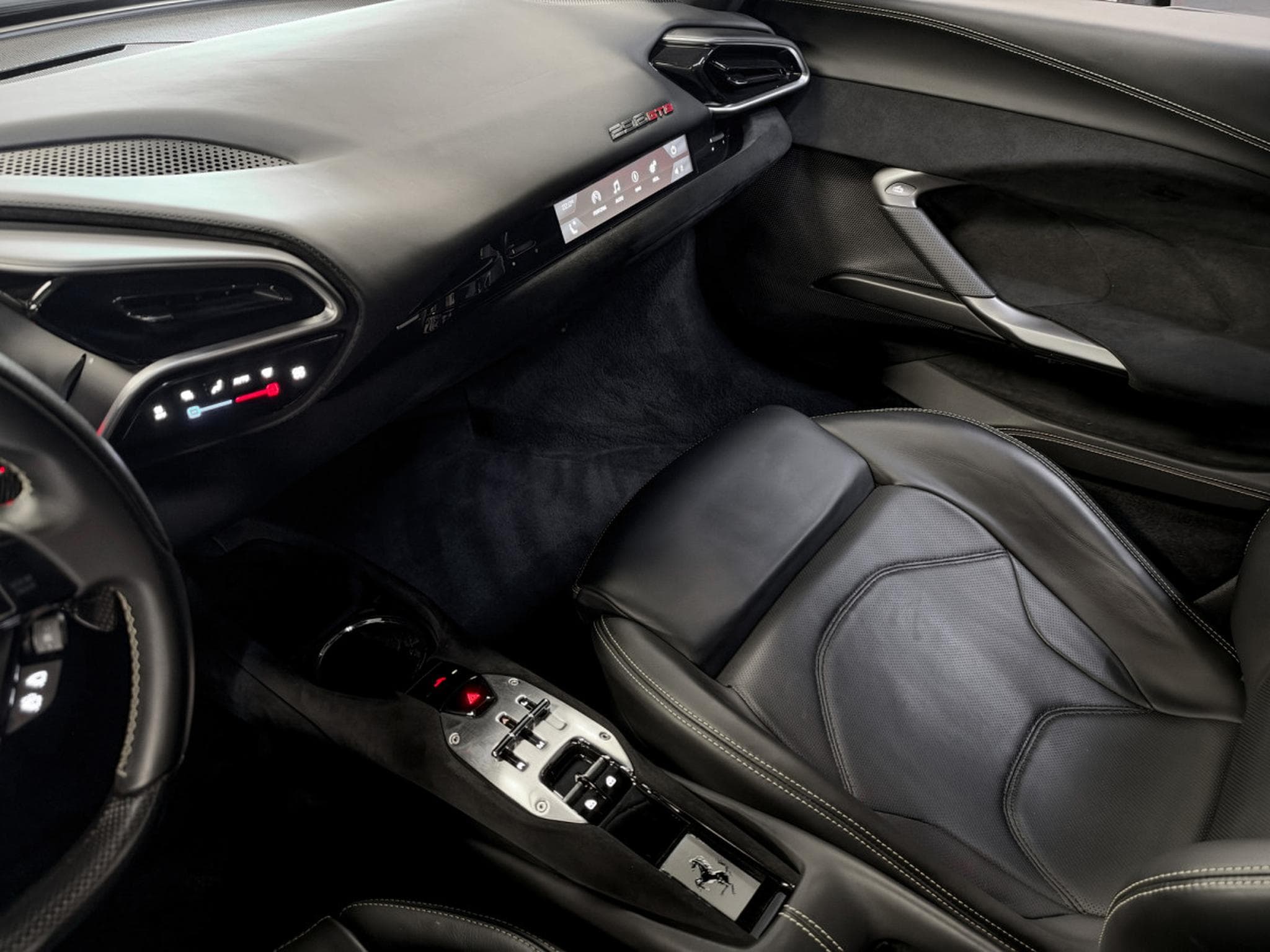 Ferrari 296 GTB 1.Hd / CARBON / LIFT / 360° (2022) - Foto 10