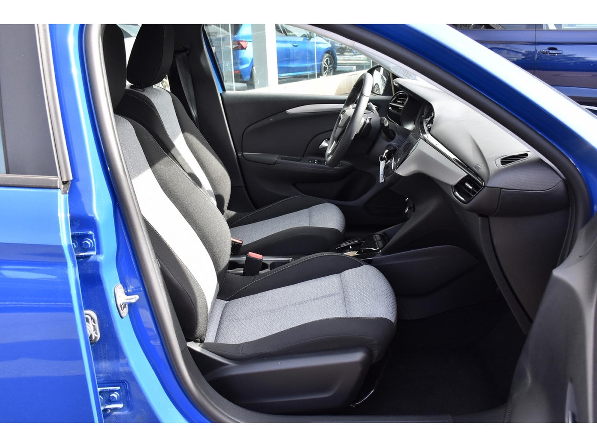 Opel Corsa 1.2 Turbo Edition AT8 REGUL LANE SIDE CAM 1° MAIN (2025) - Foto 6