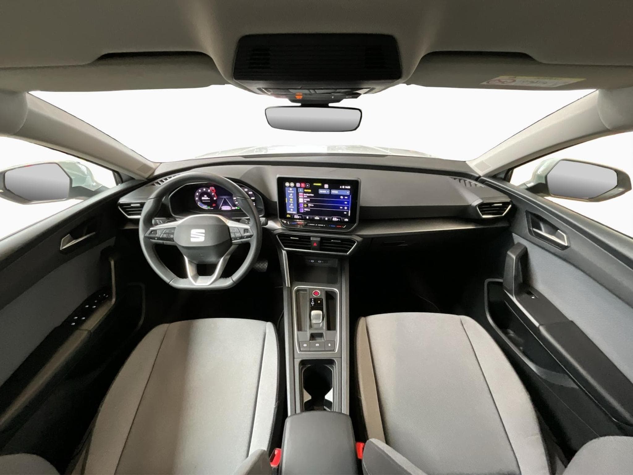 Seat Leon Style+LED+FullLink+P.Comfort+P.Convenance+RearView (2025) - Photo 2