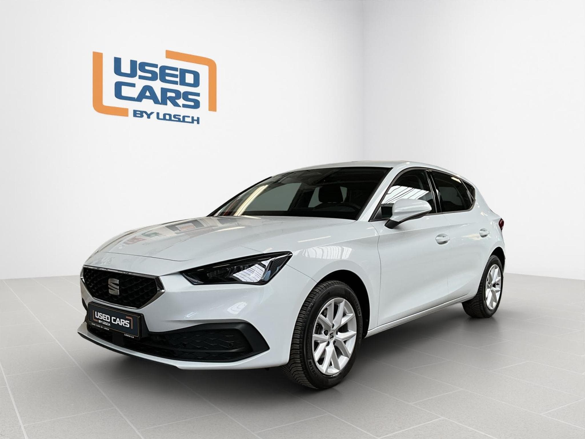 Seat Leon Style+LED+FullLink+P.Comfort+P.Convenance+RearView (2025) - Photo 1