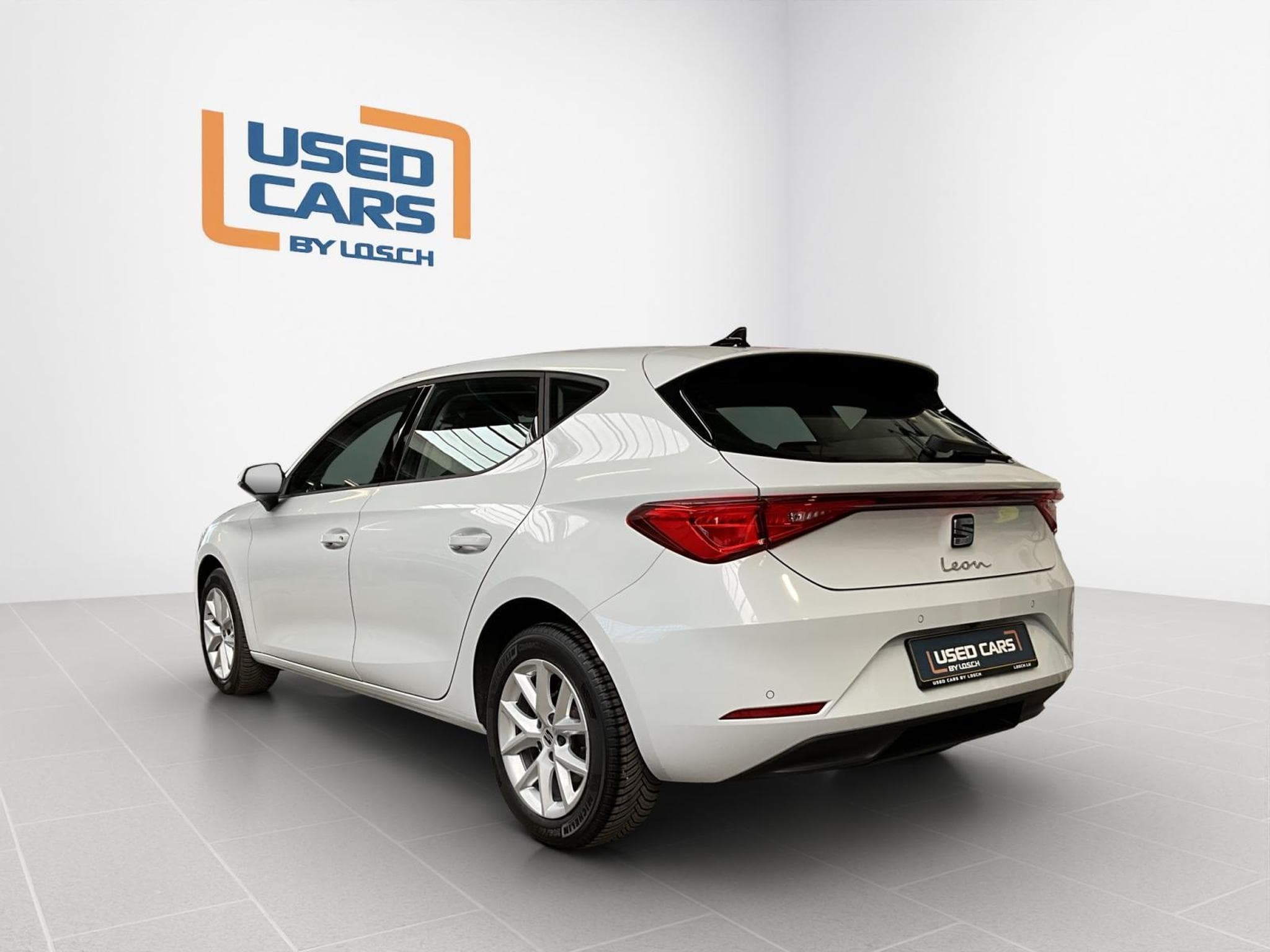 Seat Leon Style+LED+FullLink+P.Comfort+P.Convenance+RearView (2025) - Photo 6