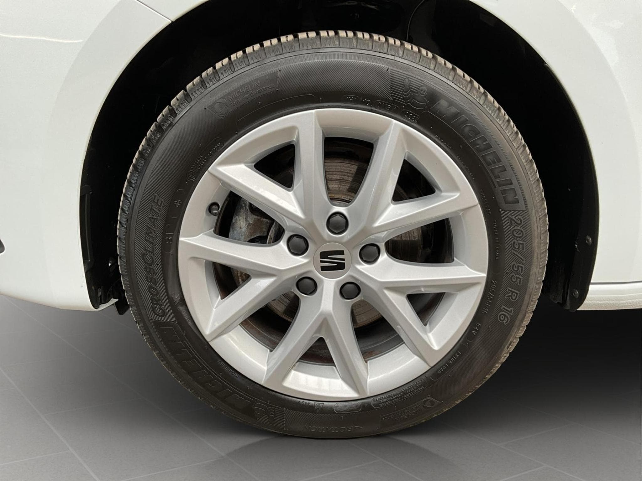 Seat Leon Style+LED+FullLink+P.Comfort+P.Convenance+RearView (2025) - Photo 8