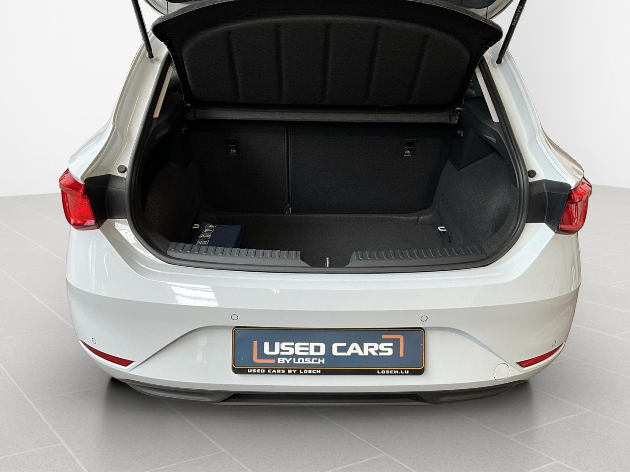 Seat Leon Style+LED+FullLink+P.Comfort+P.Convenance+RearView (2025) - Photo 20