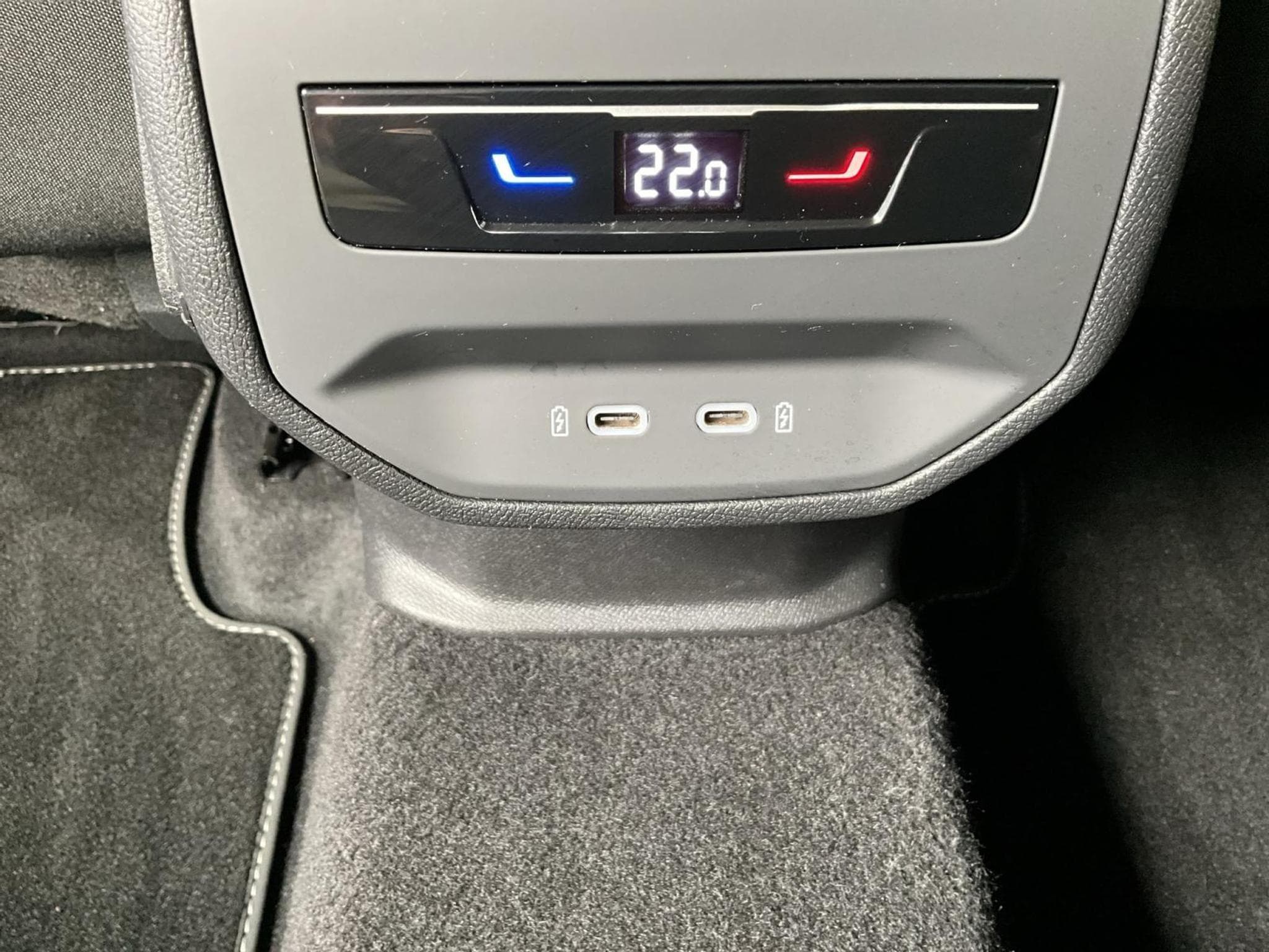 Seat Leon Style+LED+FullLink+P.Comfort+P.Convenance+RearView (2025) - Photo 19