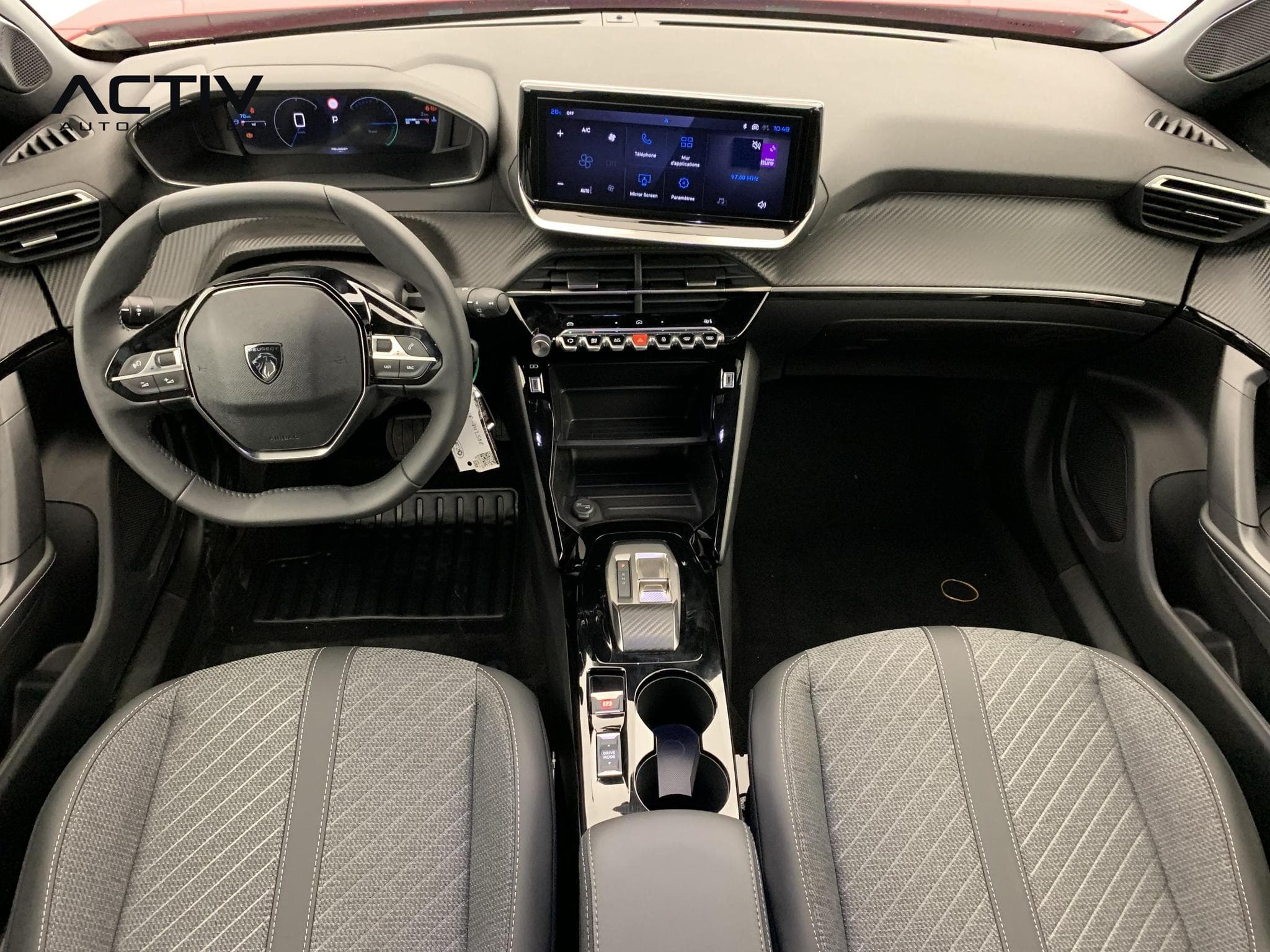 Peugeot 2008 Hybrid 145 e-DCS6 Allure (2026) - Foto 12