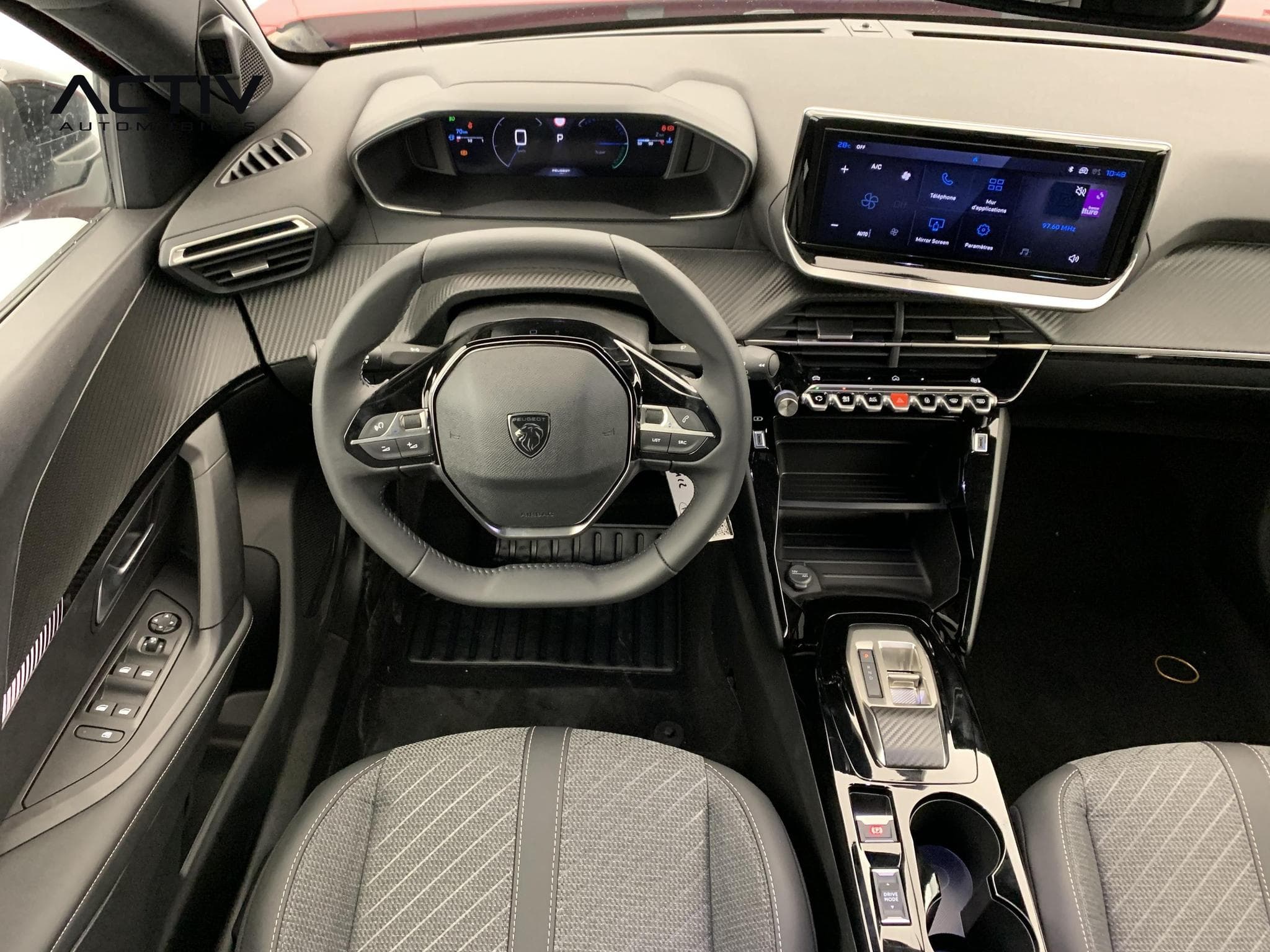 Peugeot 2008 Hybrid 145 e-DCS6 Allure (2026) - Foto 13