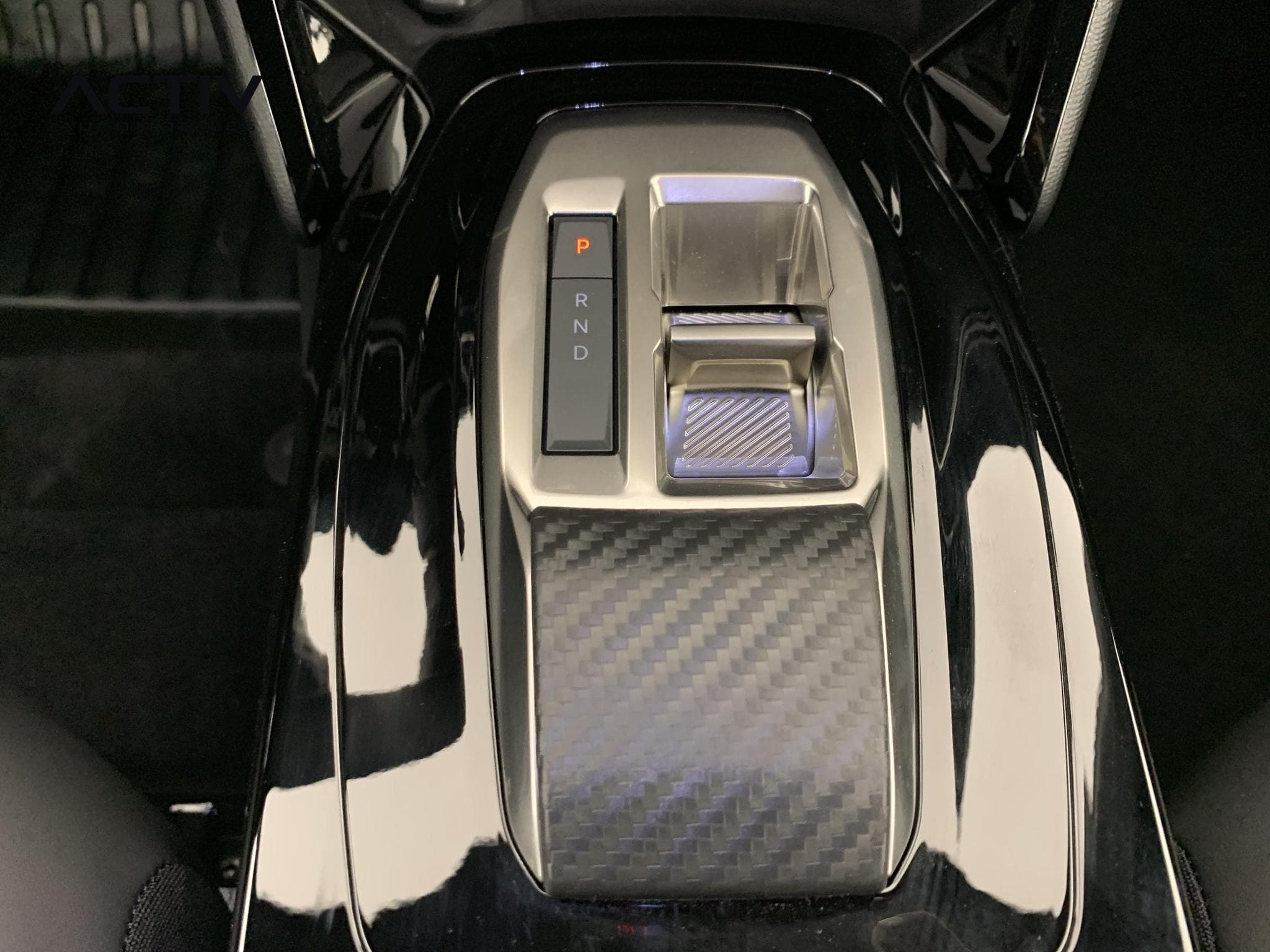 Peugeot 2008 Hybrid 145 e-DCS6 Allure (2026) - Foto 16