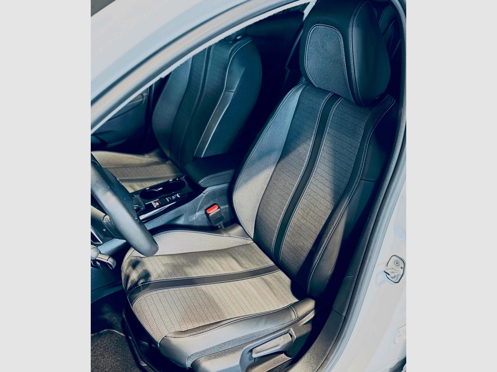 Peugeot 208 208 ALLURE BVA (2022) - Photo 7