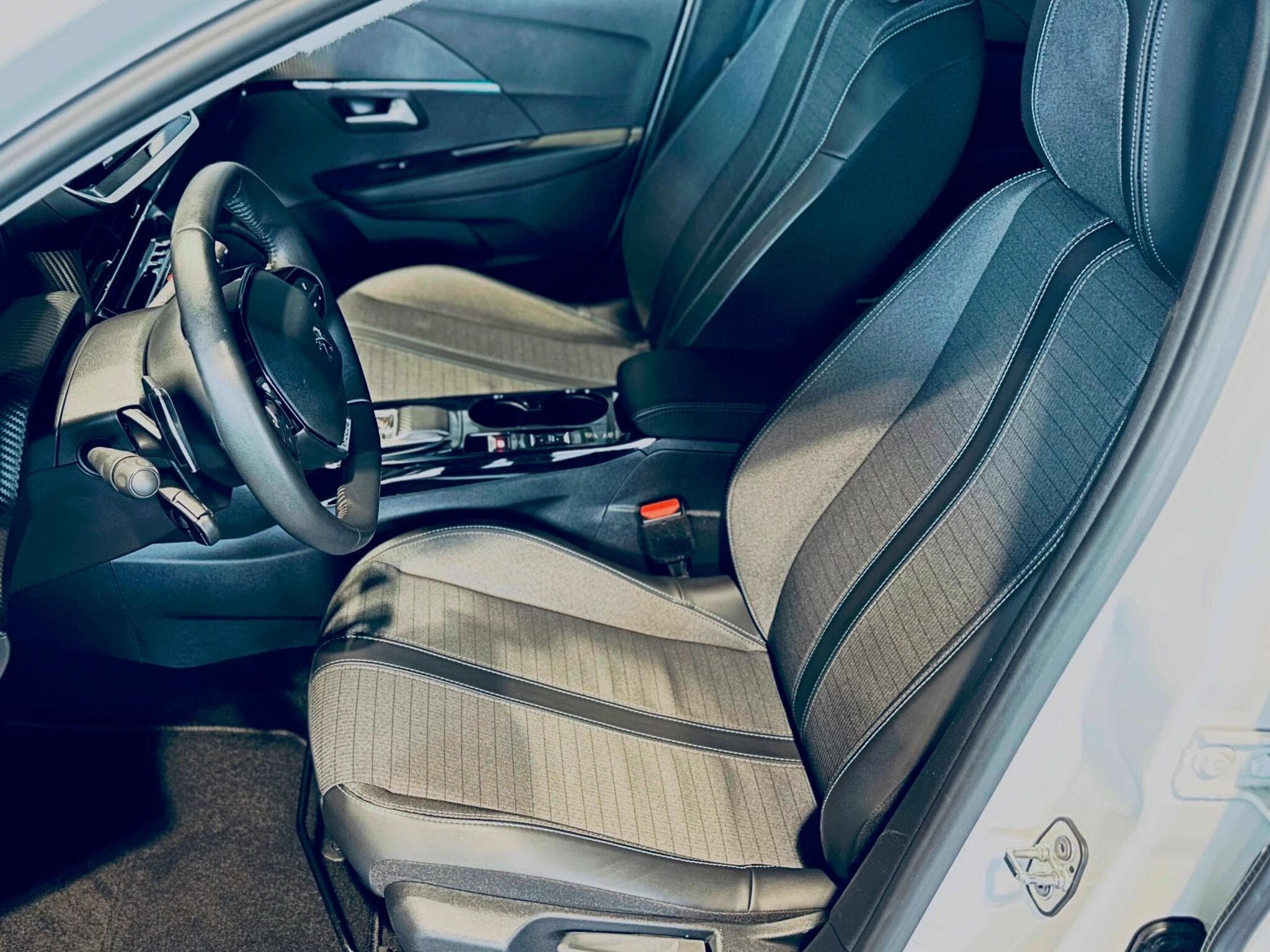 Peugeot 208 208 ALLURE BVA (2022) - Photo 6
