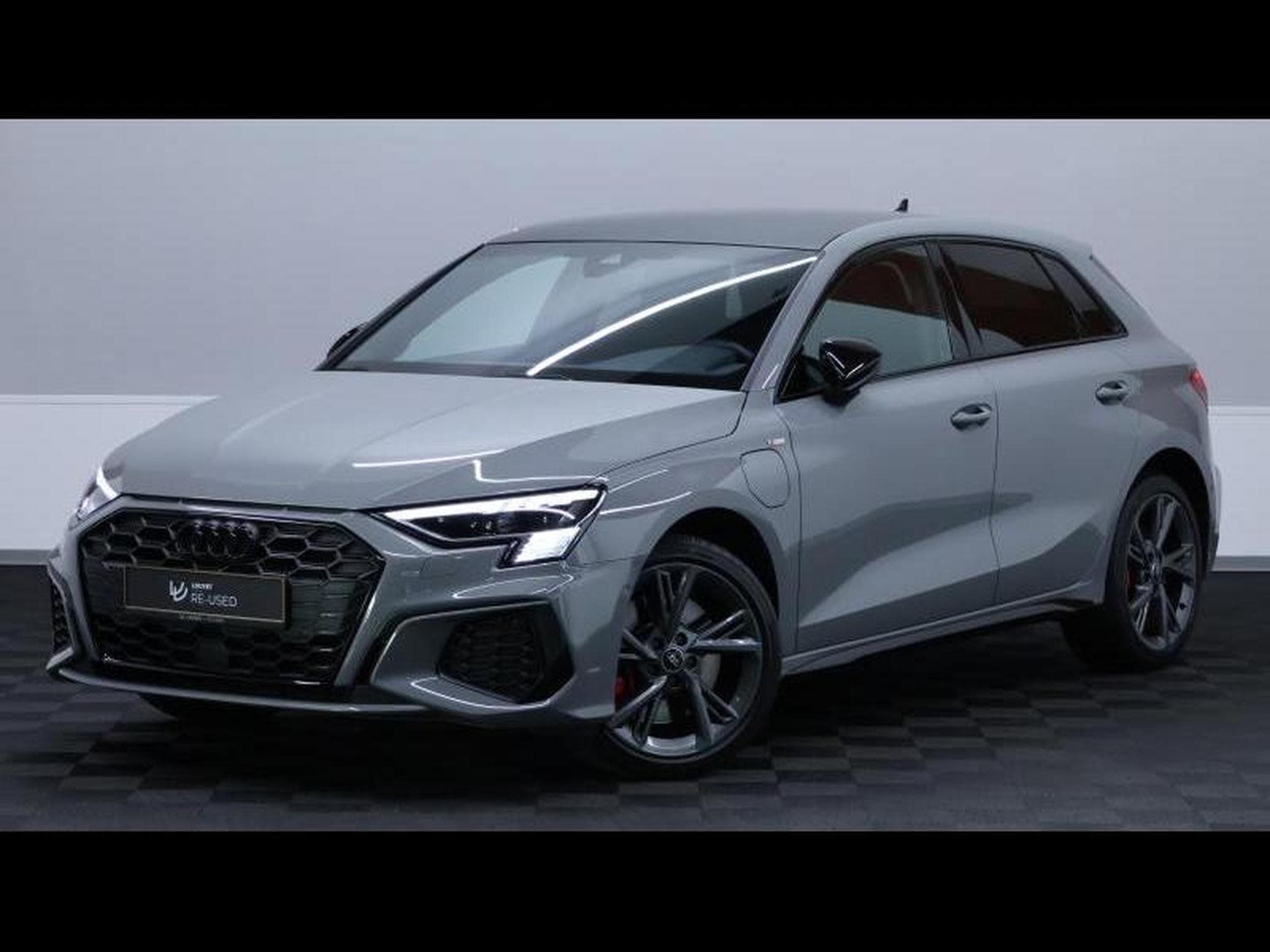 Audi A3 45TFSIe PHEV 245ch Sportback (2024) - Foto 1