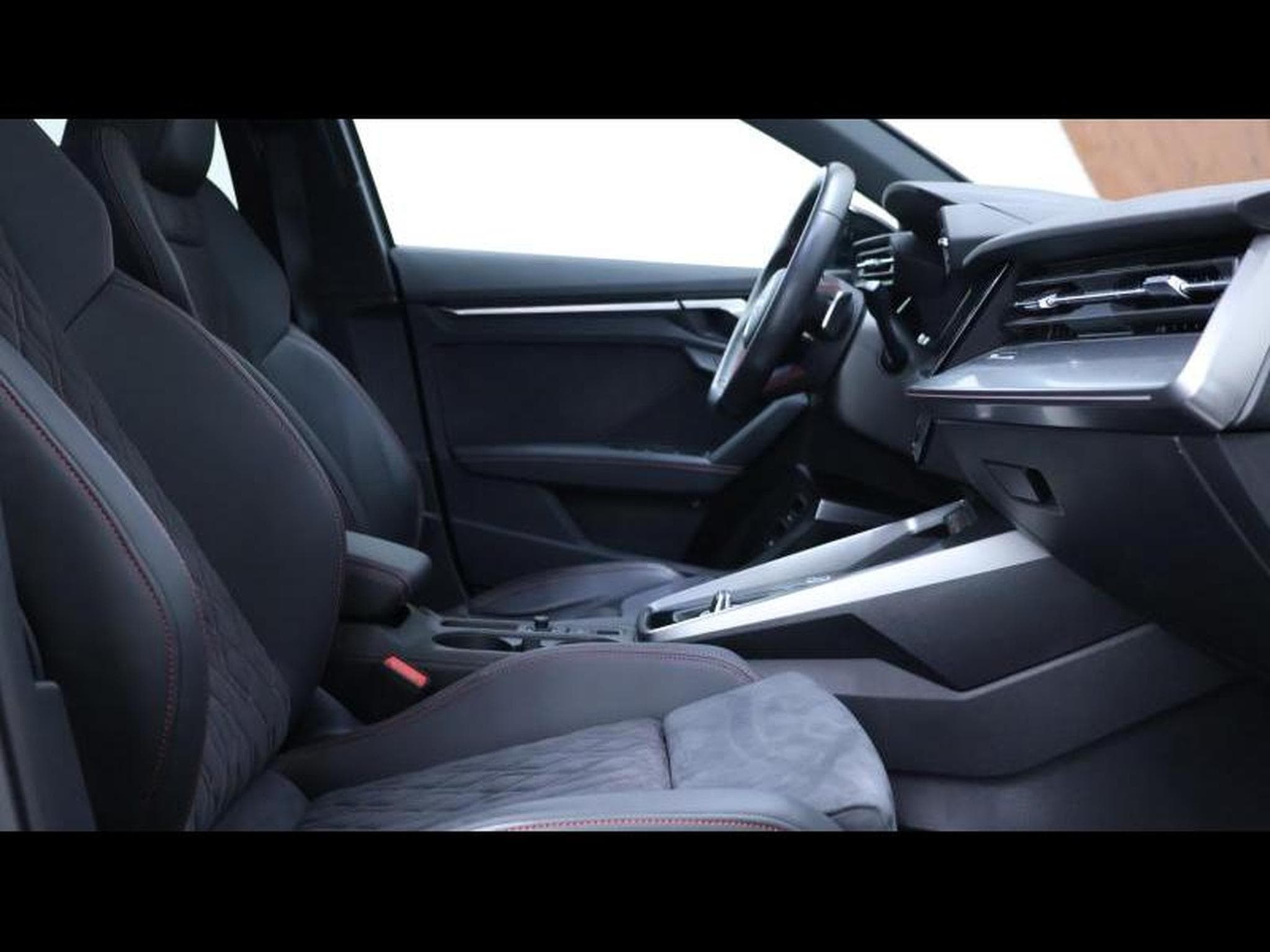 Audi A3 45TFSIe PHEV 245ch Sportback (2024) - Foto 12