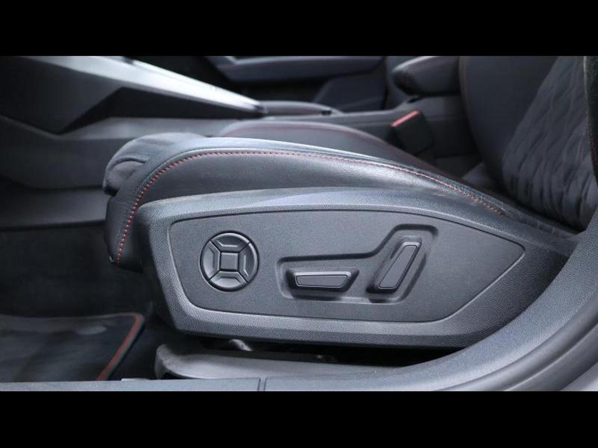 Audi A3 45TFSIe PHEV 245ch Sportback (2024) - Foto 28