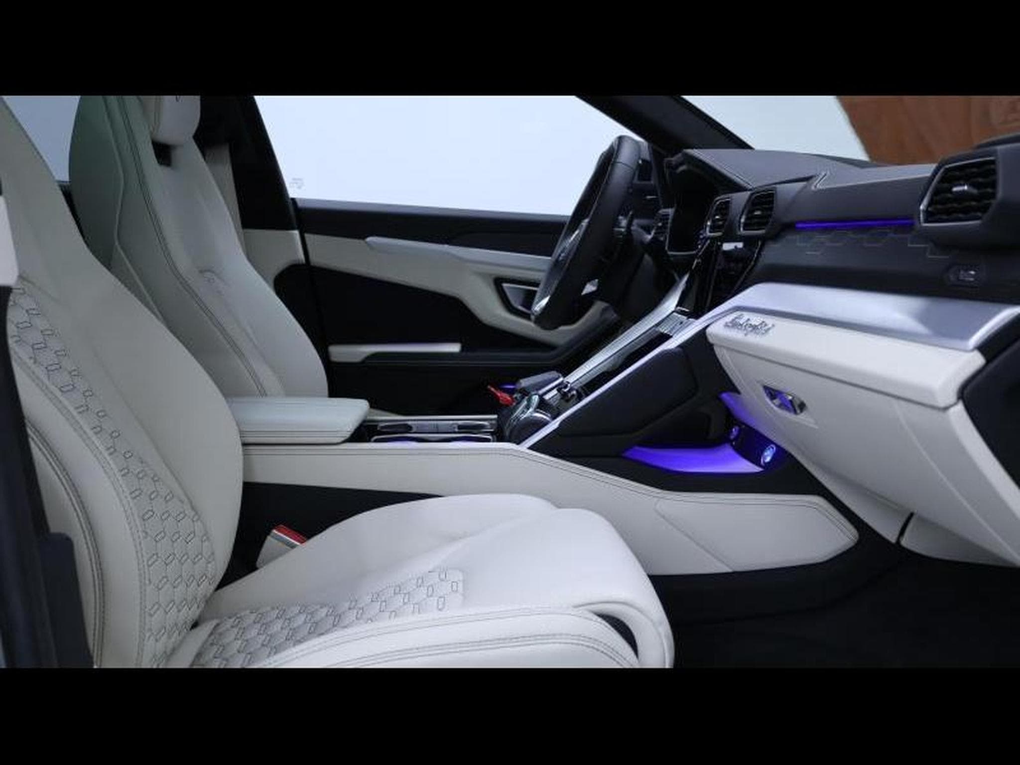 Lamborghini Urus 4.0 V8 650Ch (2022) - Photo 13