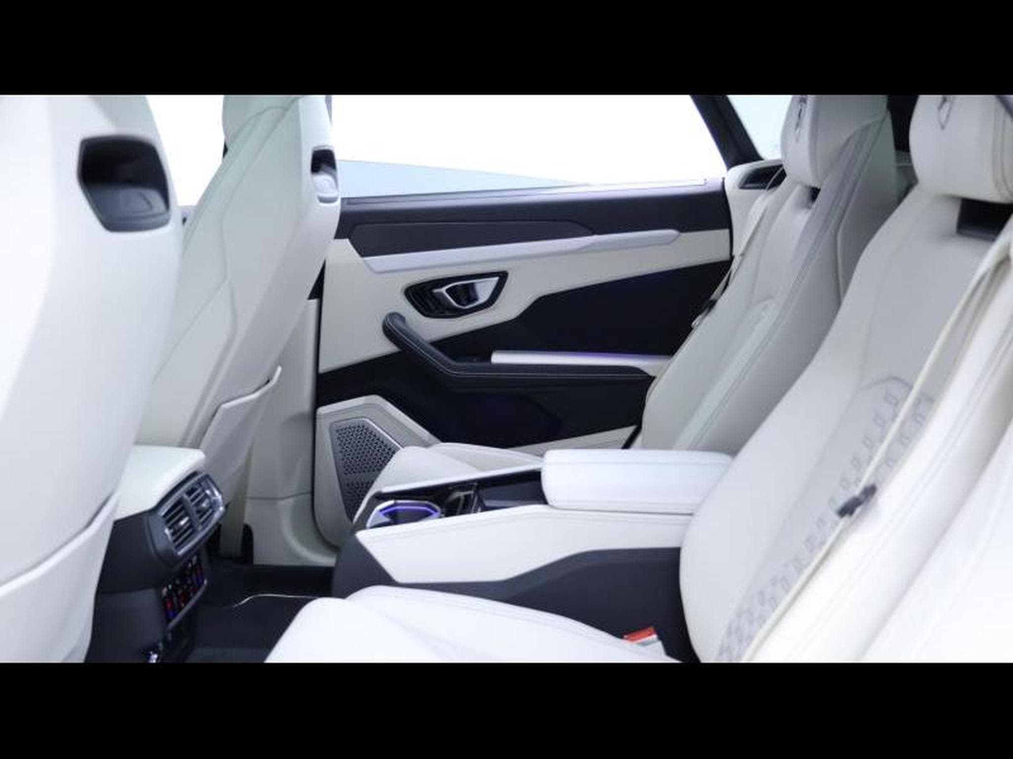 Lamborghini Urus 4.0 V8 650Ch (2022) - Photo 19