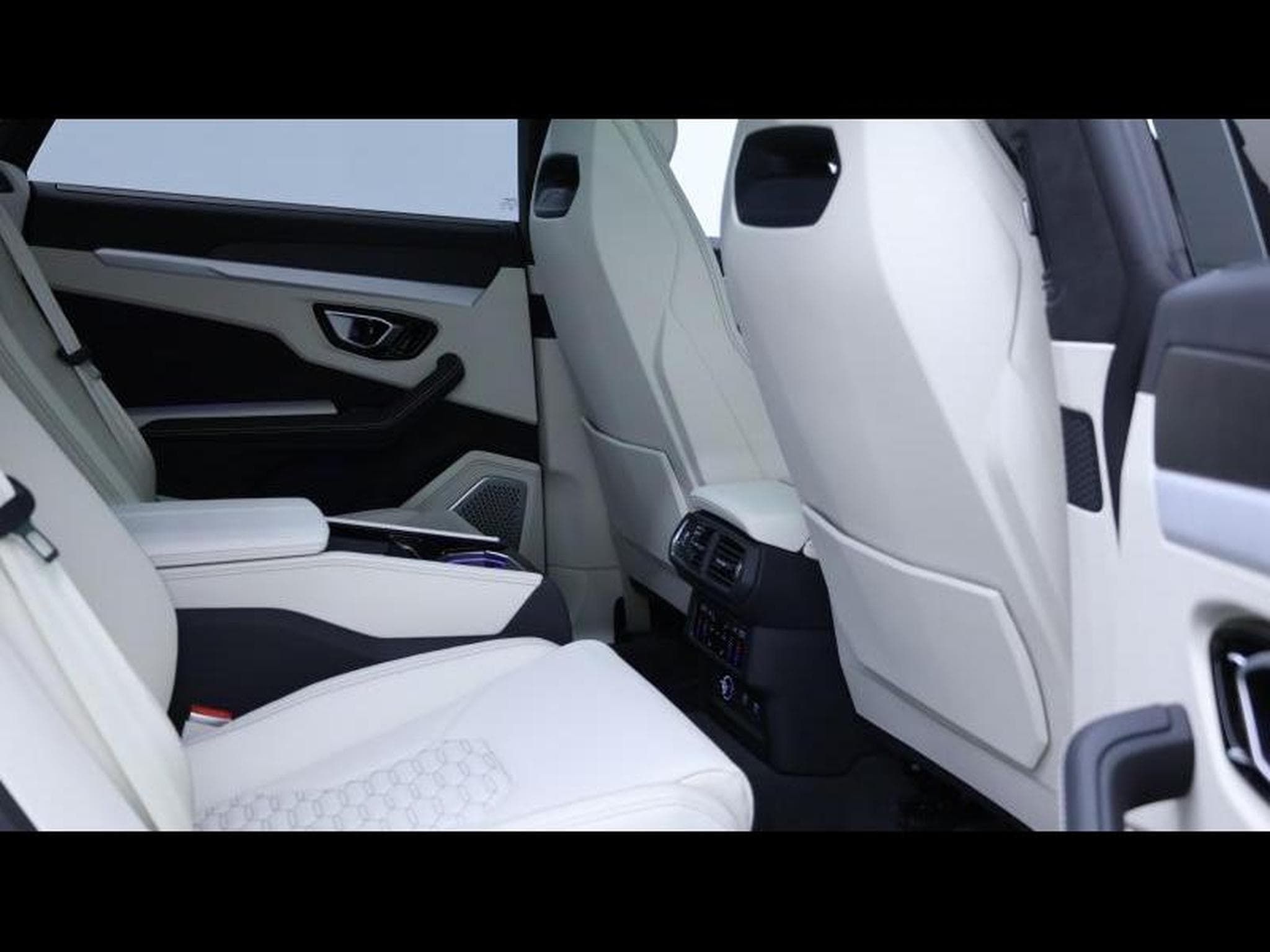 Lamborghini Urus 4.0 V8 650Ch (2022) - Photo 15