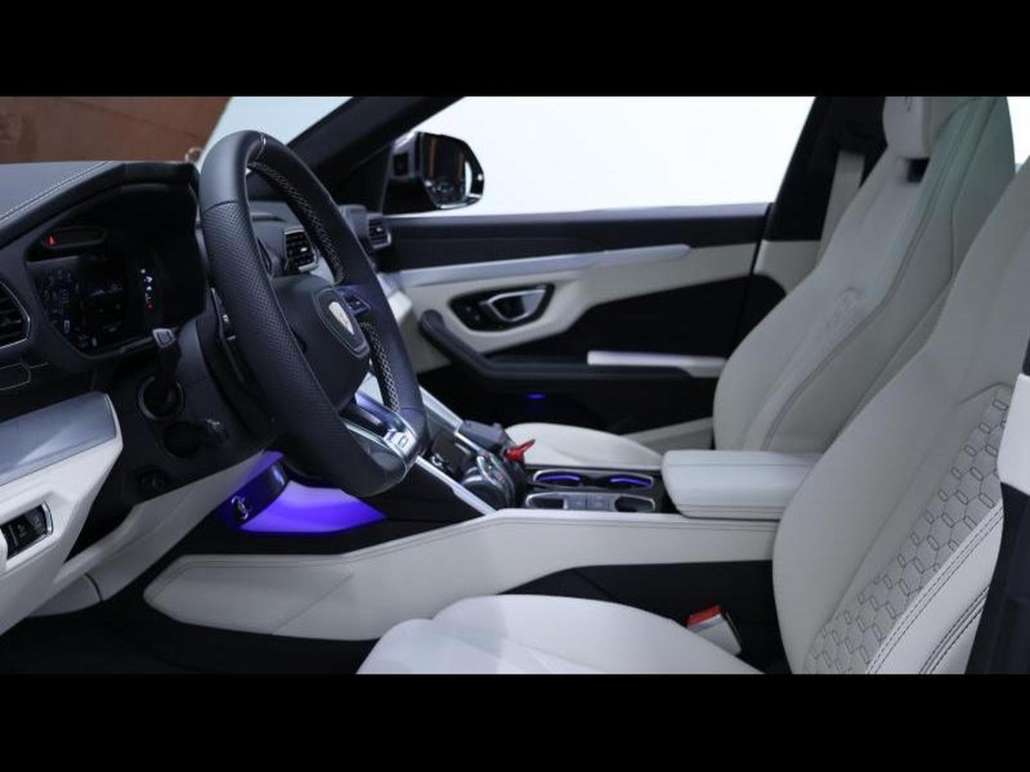 Lamborghini Urus 4.0 V8 650Ch (2022) - Photo 17