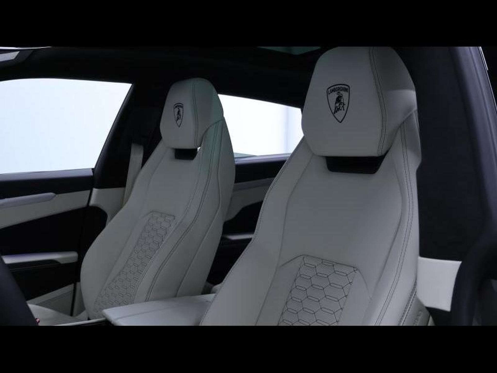 Lamborghini Urus 4.0 V8 650Ch (2022) - Photo 18