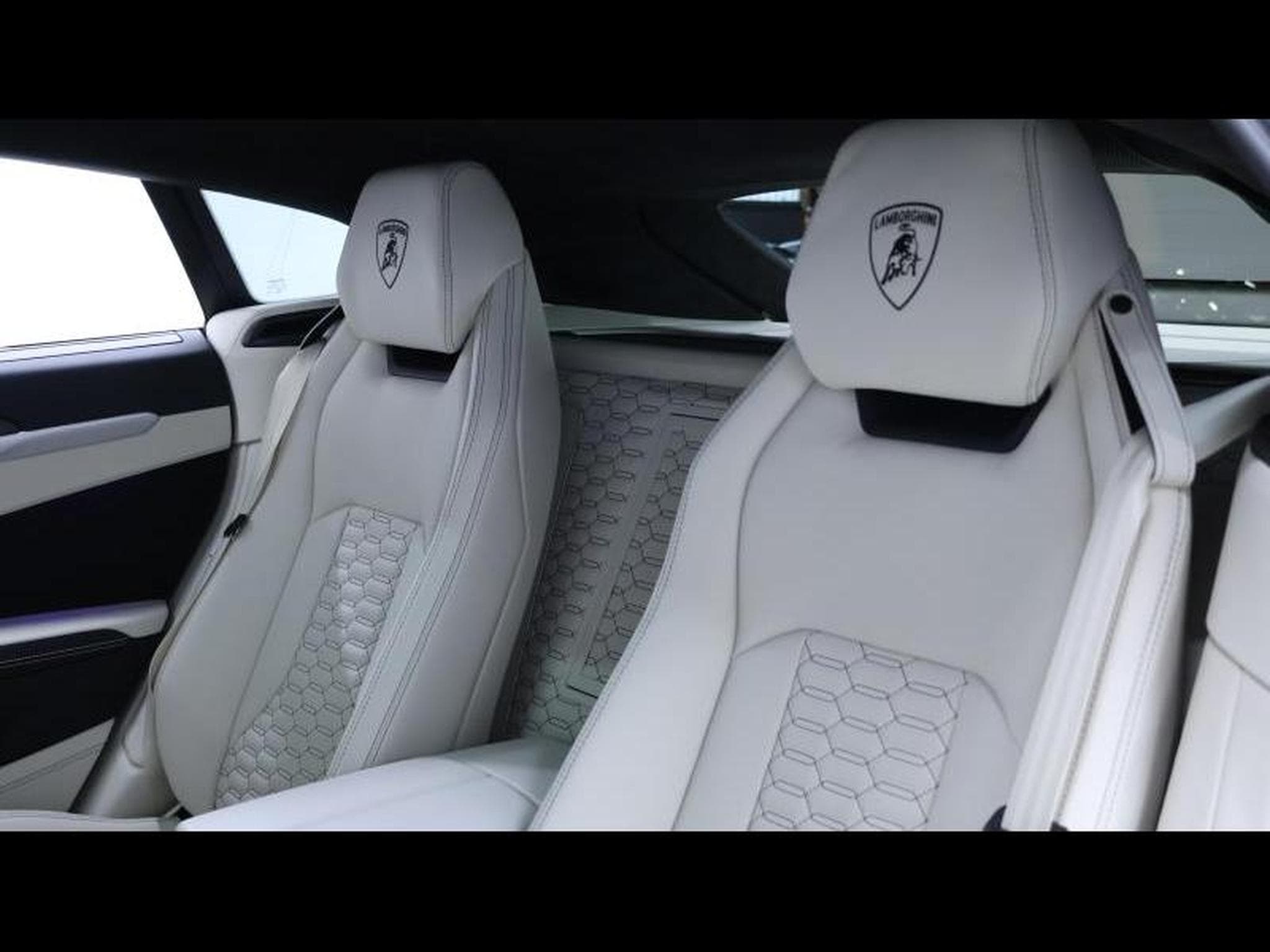 Lamborghini Urus 4.0 V8 650Ch (2022) - Photo 20
