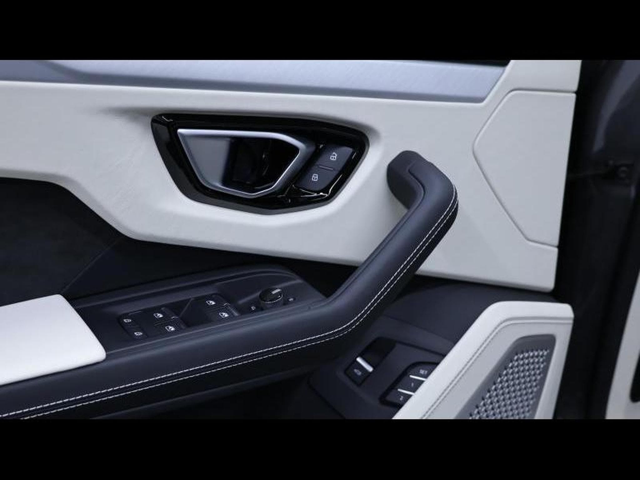 Lamborghini Urus 4.0 V8 650Ch (2022) - Photo 38