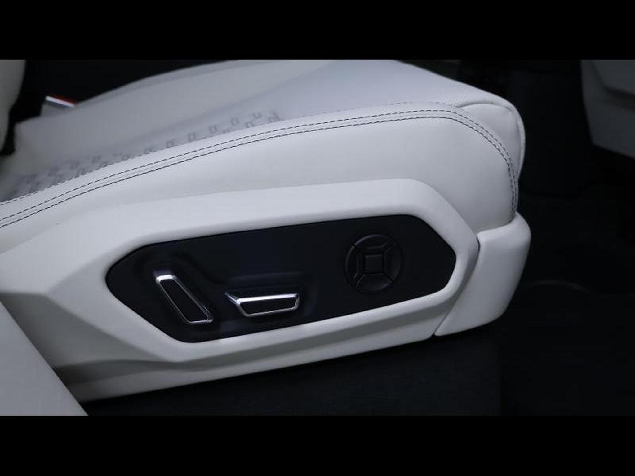 Lamborghini Urus 4.0 V8 650Ch (2022) - Photo 39