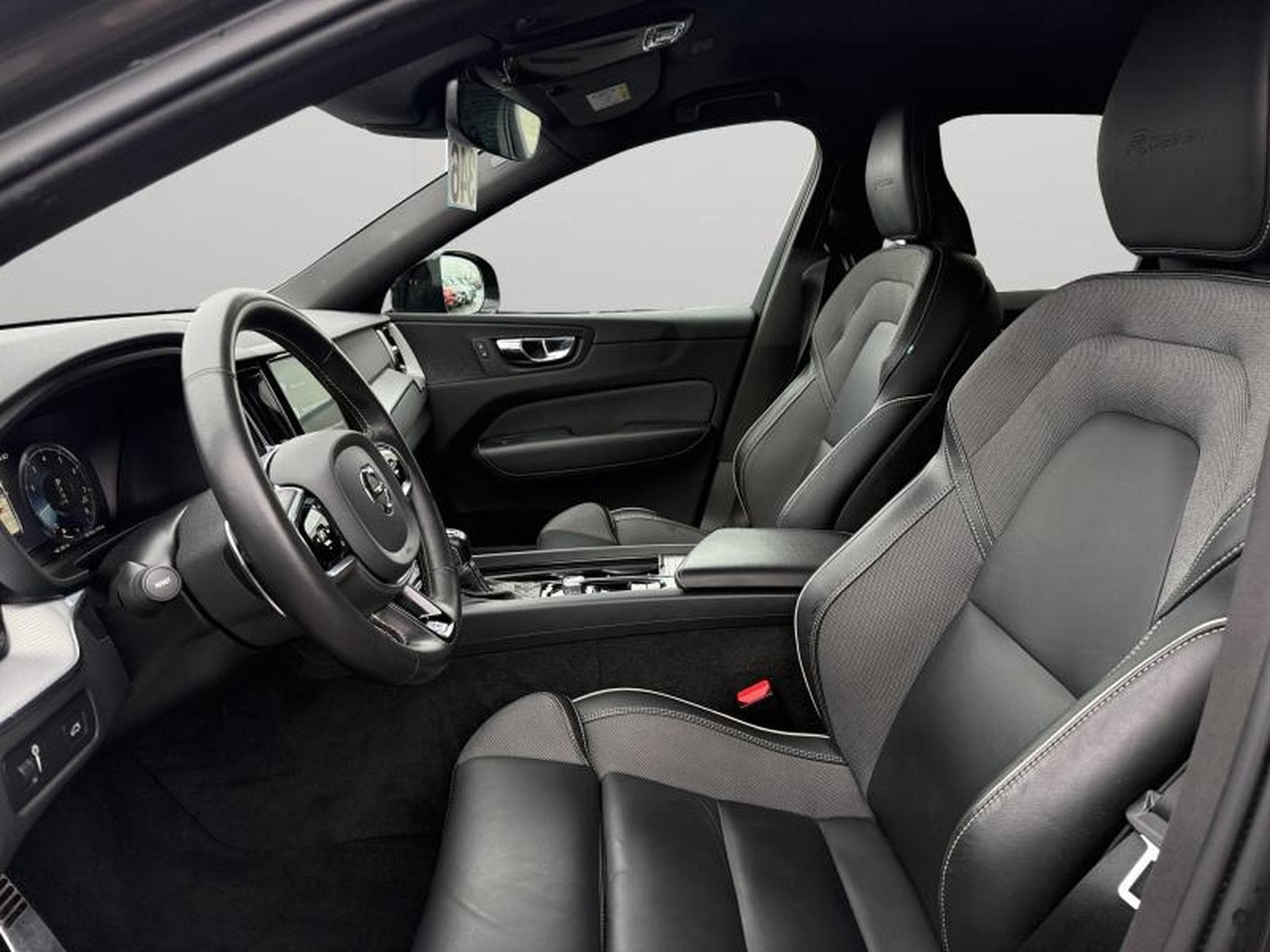 Volvo XC60 T4 R Design / Essence (2020) - Photo 10