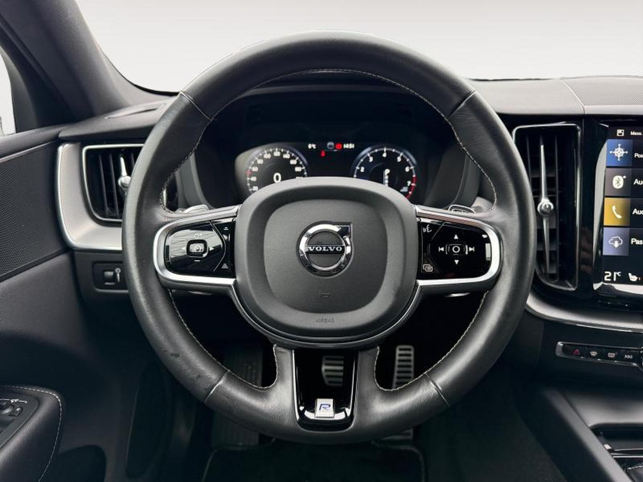 Volvo XC60 T4 R Design / Essence (2020) - Photo 33