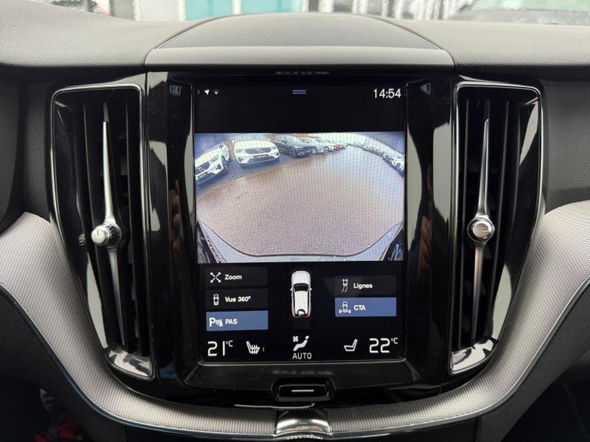 Volvo XC60 T4 R Design / Essence (2020) - Photo 38