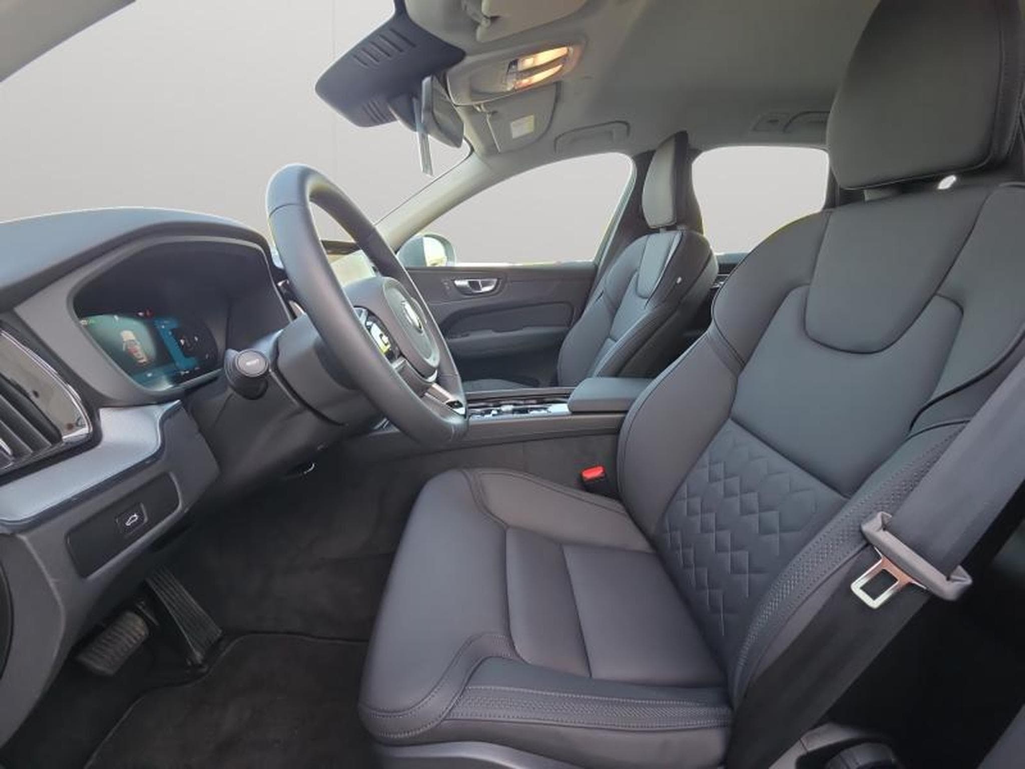 Volvo XC60 Facelift B5 Core / Essence (2025) - Photo 10