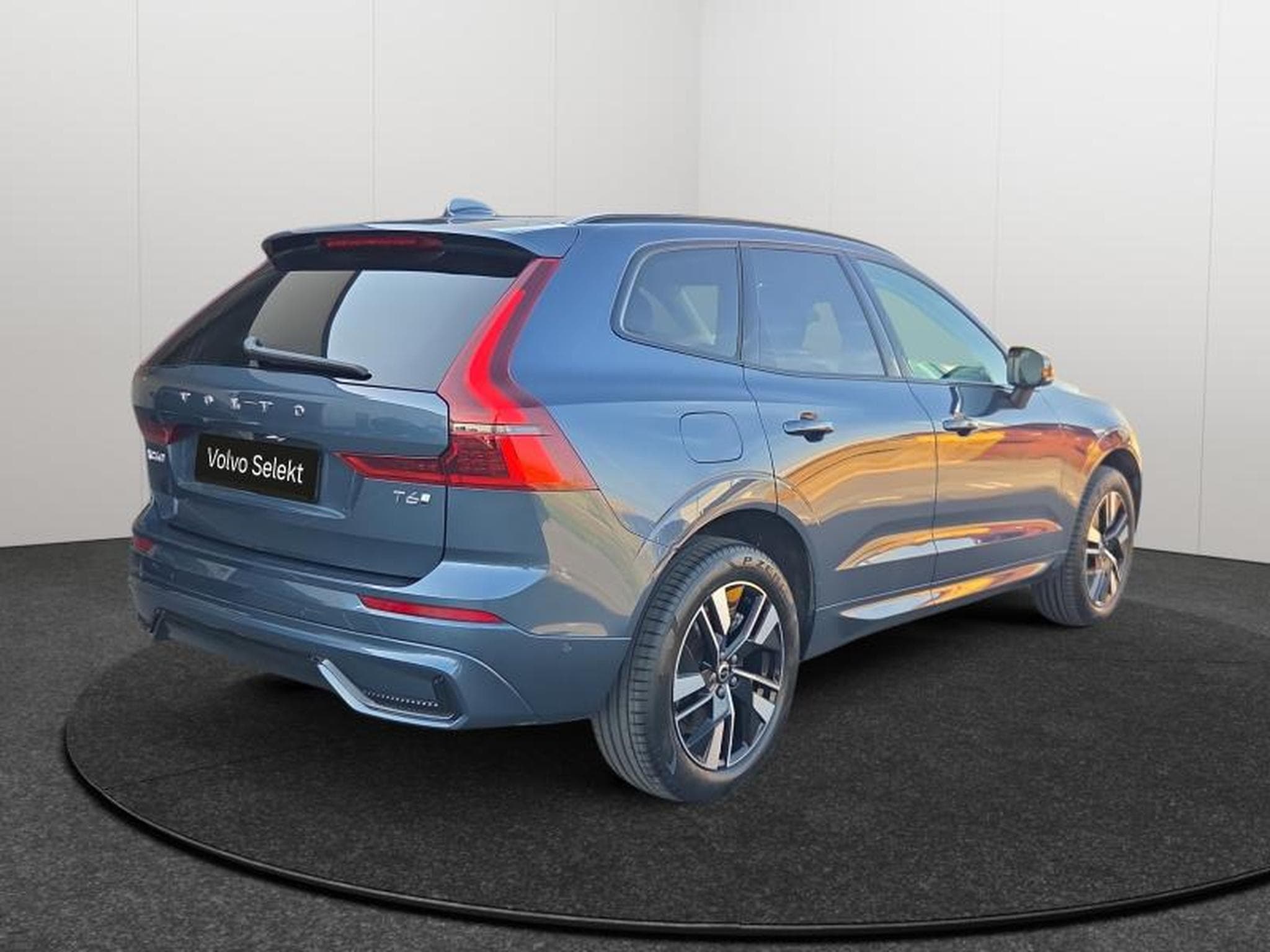Volvo XC60 T6 Plus Dark / Hybride FACELIFT KIT HIVER INCLUS (2025) - Photo 2